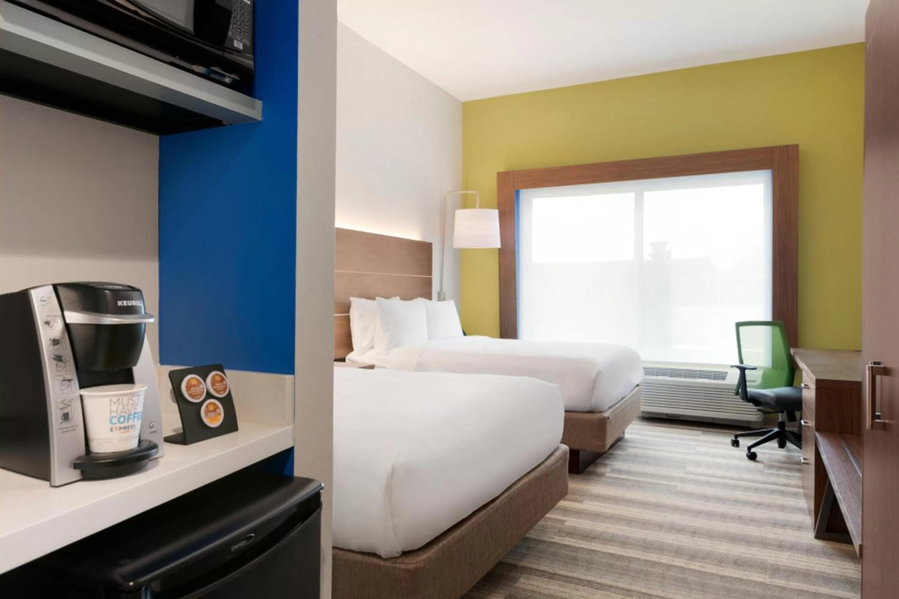 Photo of the whole room, Bed in Holiday Inn Express & Suites - Cincinnati NE - Red Bank Road by IHG