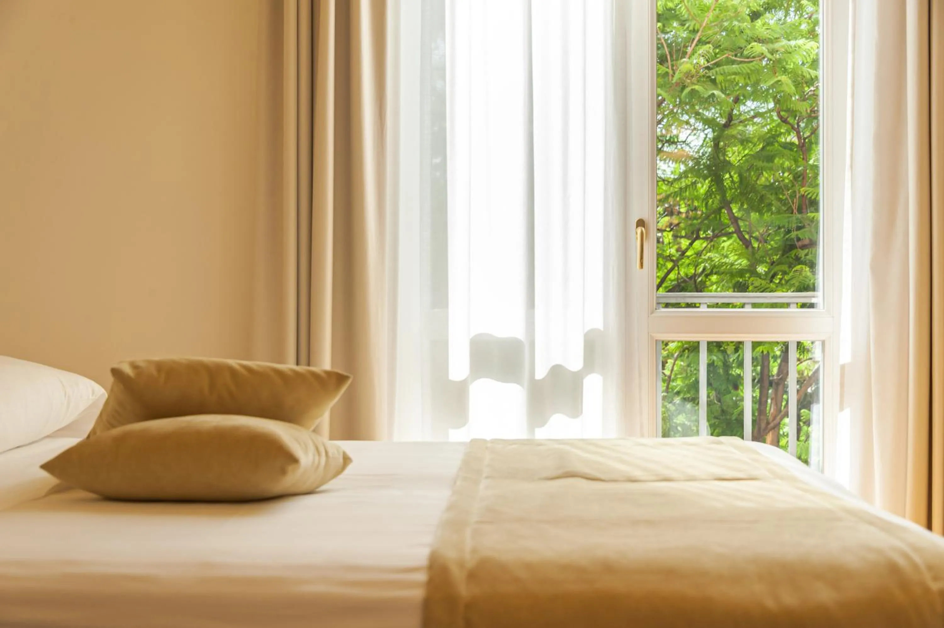 View (from property/room), Bed in Hotel Aristeo