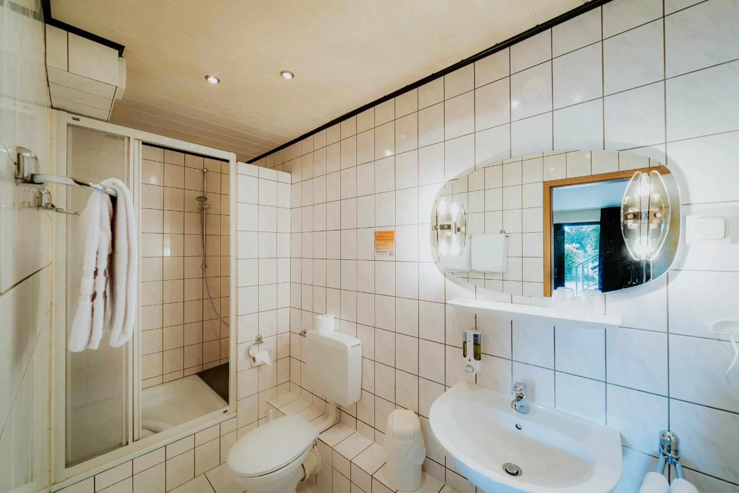 Bathroom in RobrookS Hotel Garni