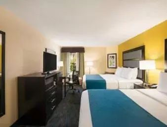 Photo of the whole room, Room Photo in Days Inn & Suites by Wyndham Commerce