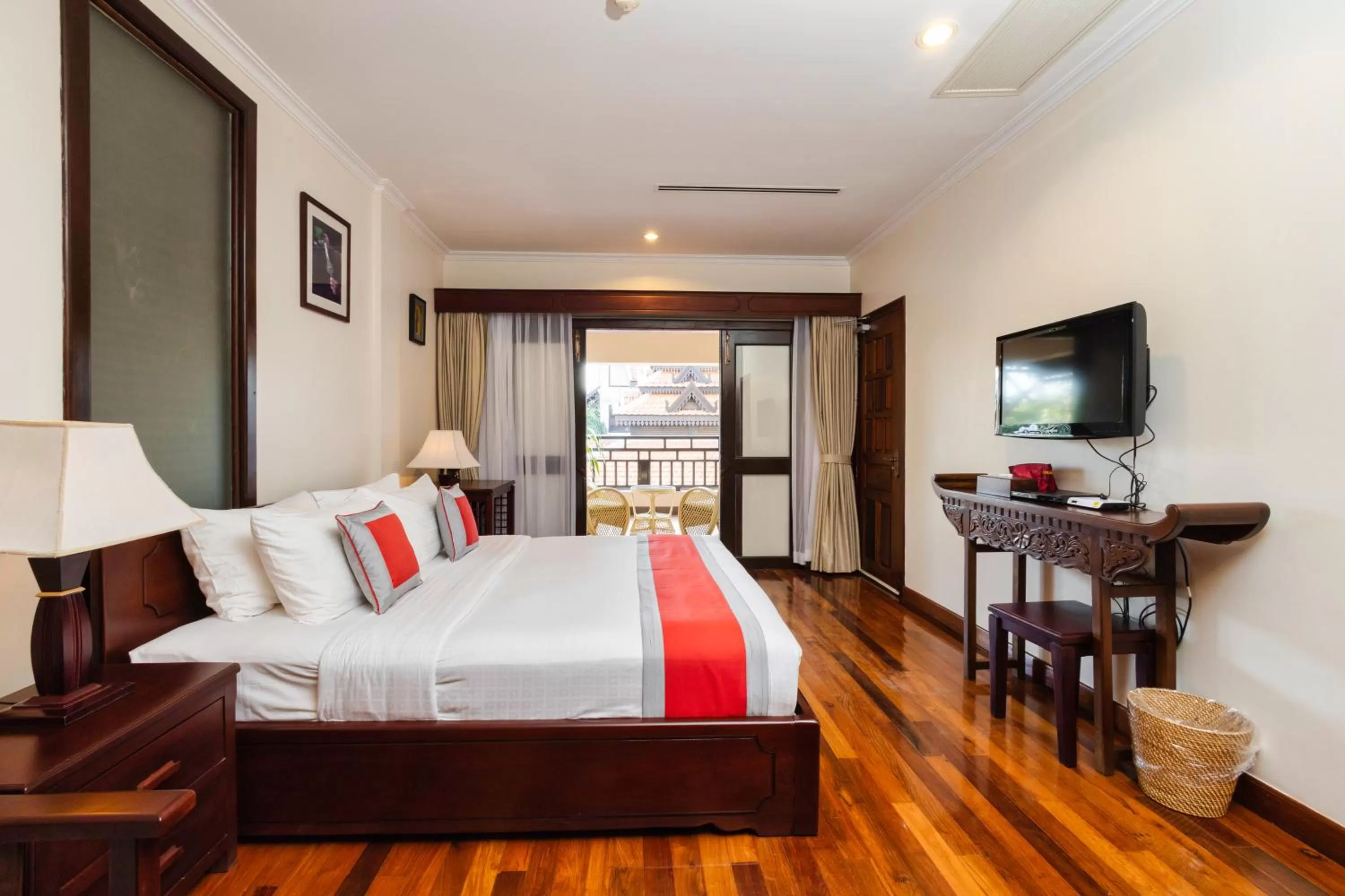 TV and multimedia, Bed in Saem Siemreap Hotel