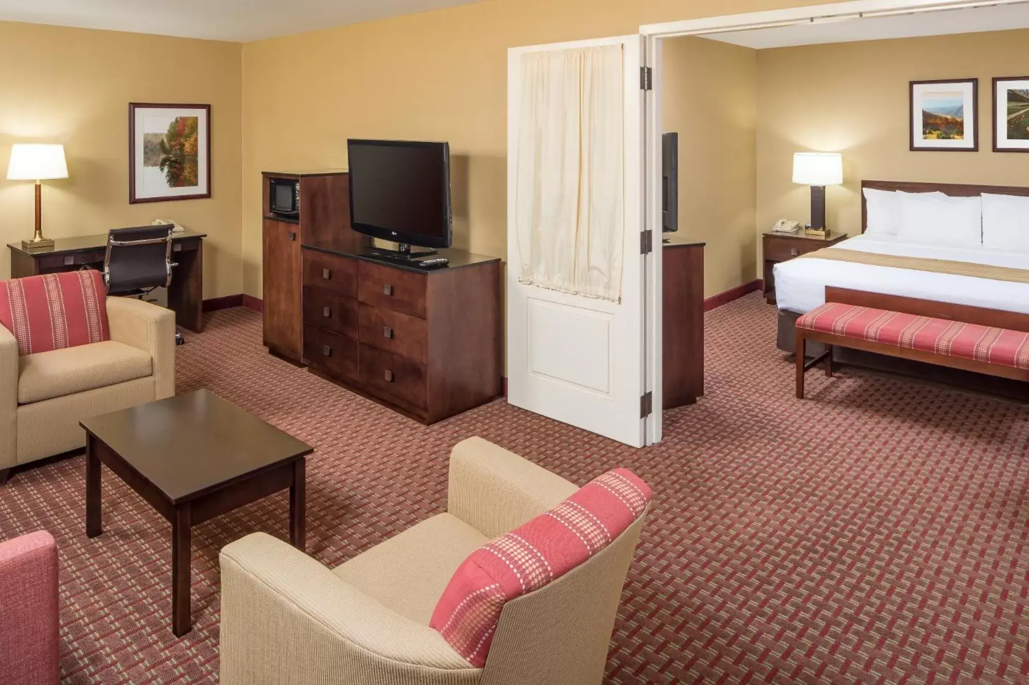 King Suite - Accessible/Non-Smoking in Comfort Inn & Suites Near Burke Mountain