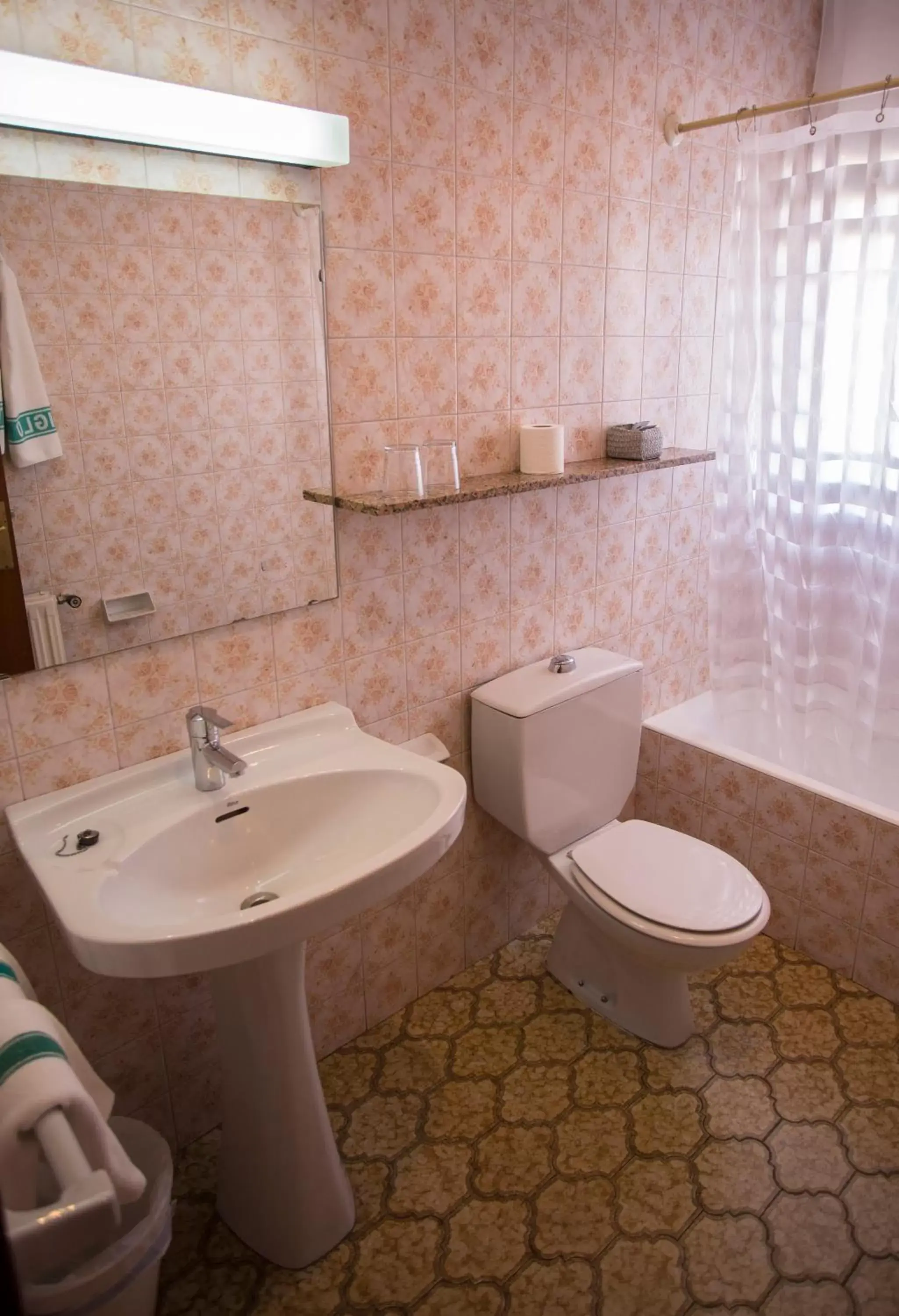 Bathroom in Hotel Segle XX