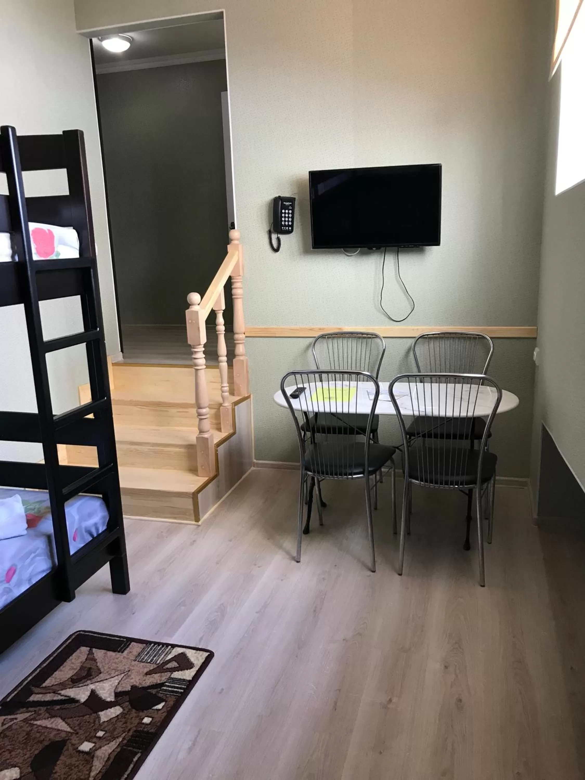 Restaurant/places to eat in Galian Hotel