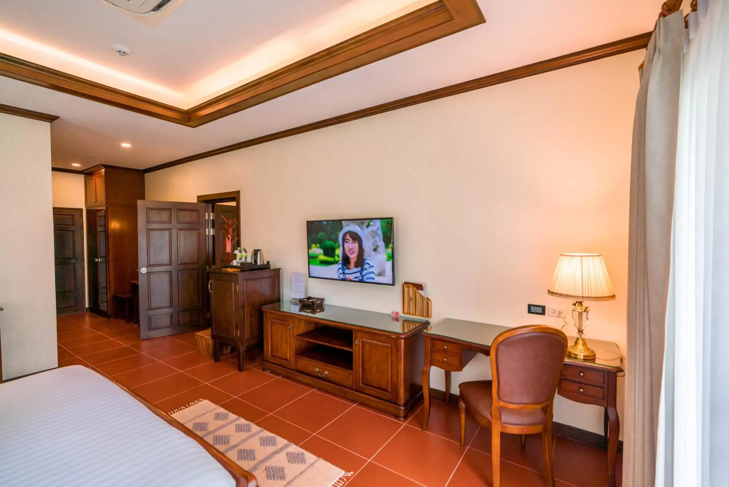 hair dresser, TV/Entertainment Center in Horizon Village & Resort SHA Plus