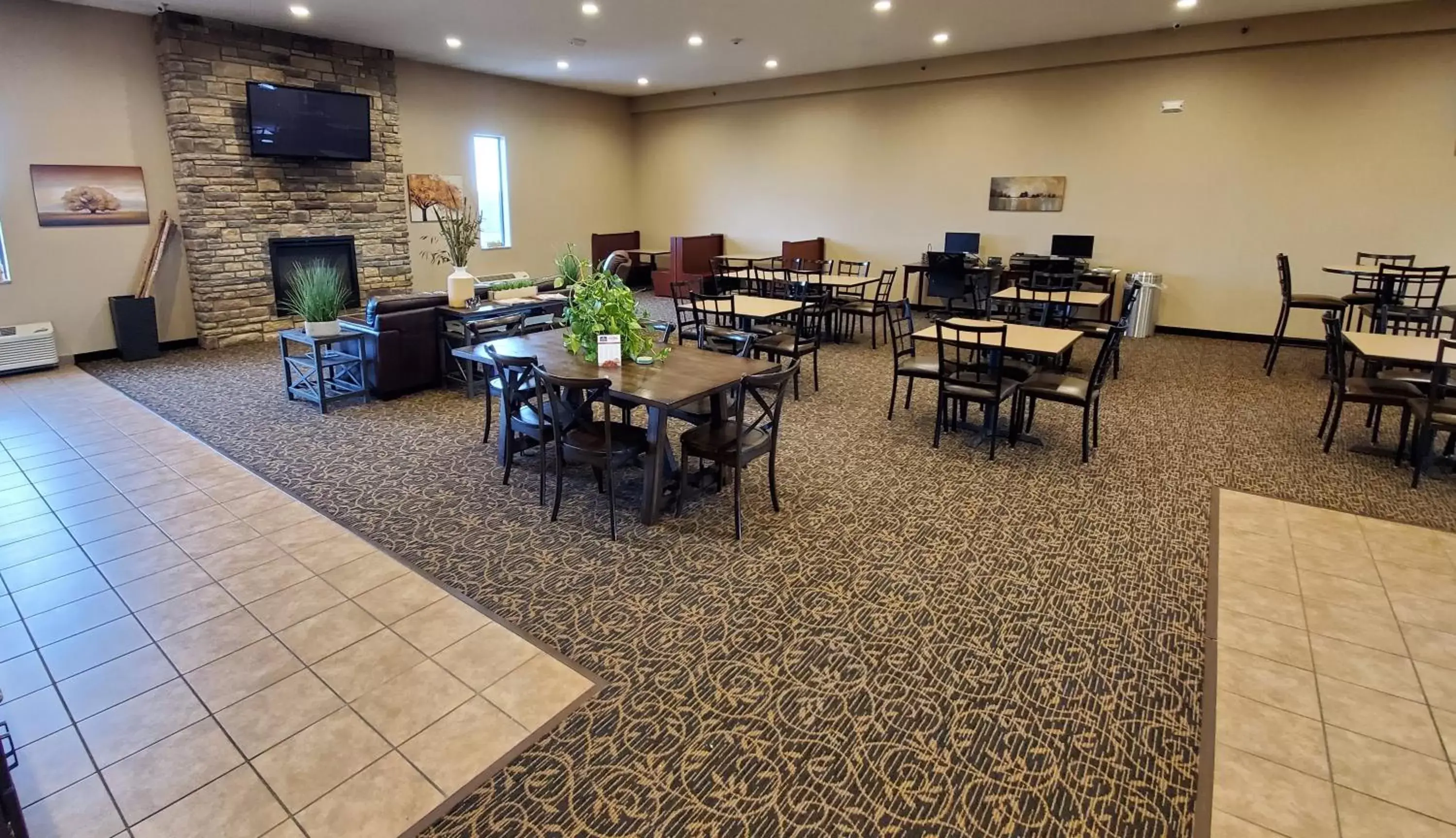 Restaurant/Places to Eat in Cobblestone Inn & Suites Maryville