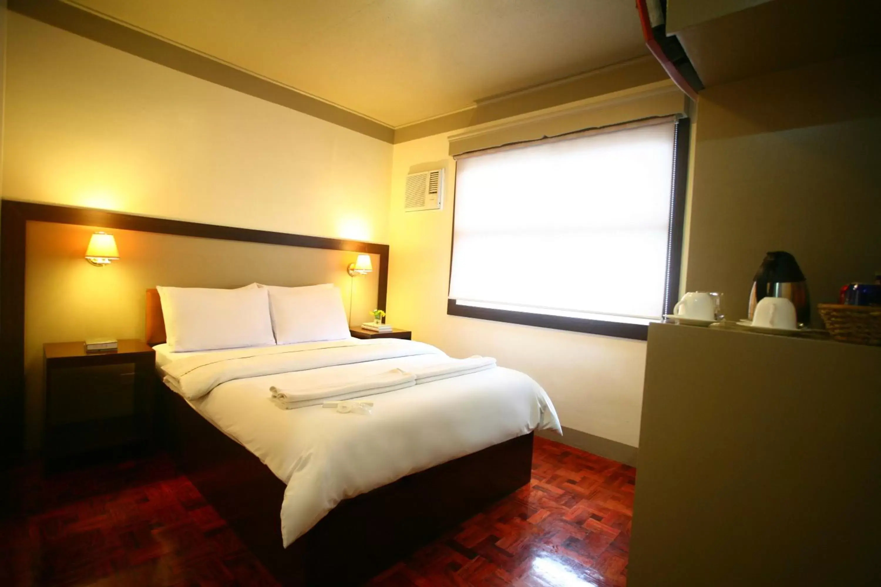 Bed in Baguio Holiday Villas