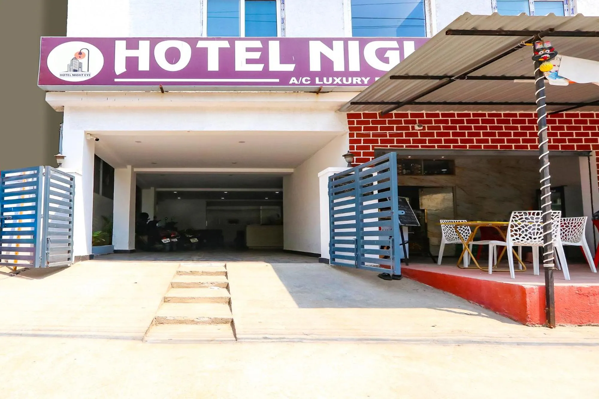 Facade/entrance in OYO Flagship Hotel Night Eye Nanakramguda