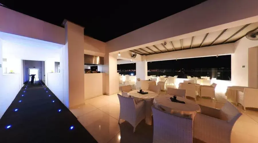Restaurant/Places to Eat in King Evelthon Beach Hotel & Resort