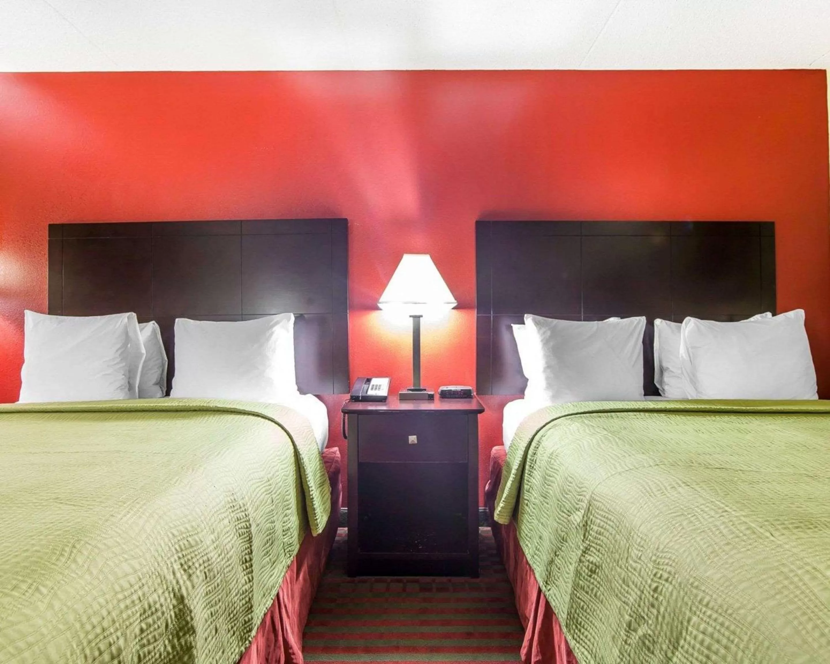 Photo of the whole room, Bed in Quality Inn West I - 75