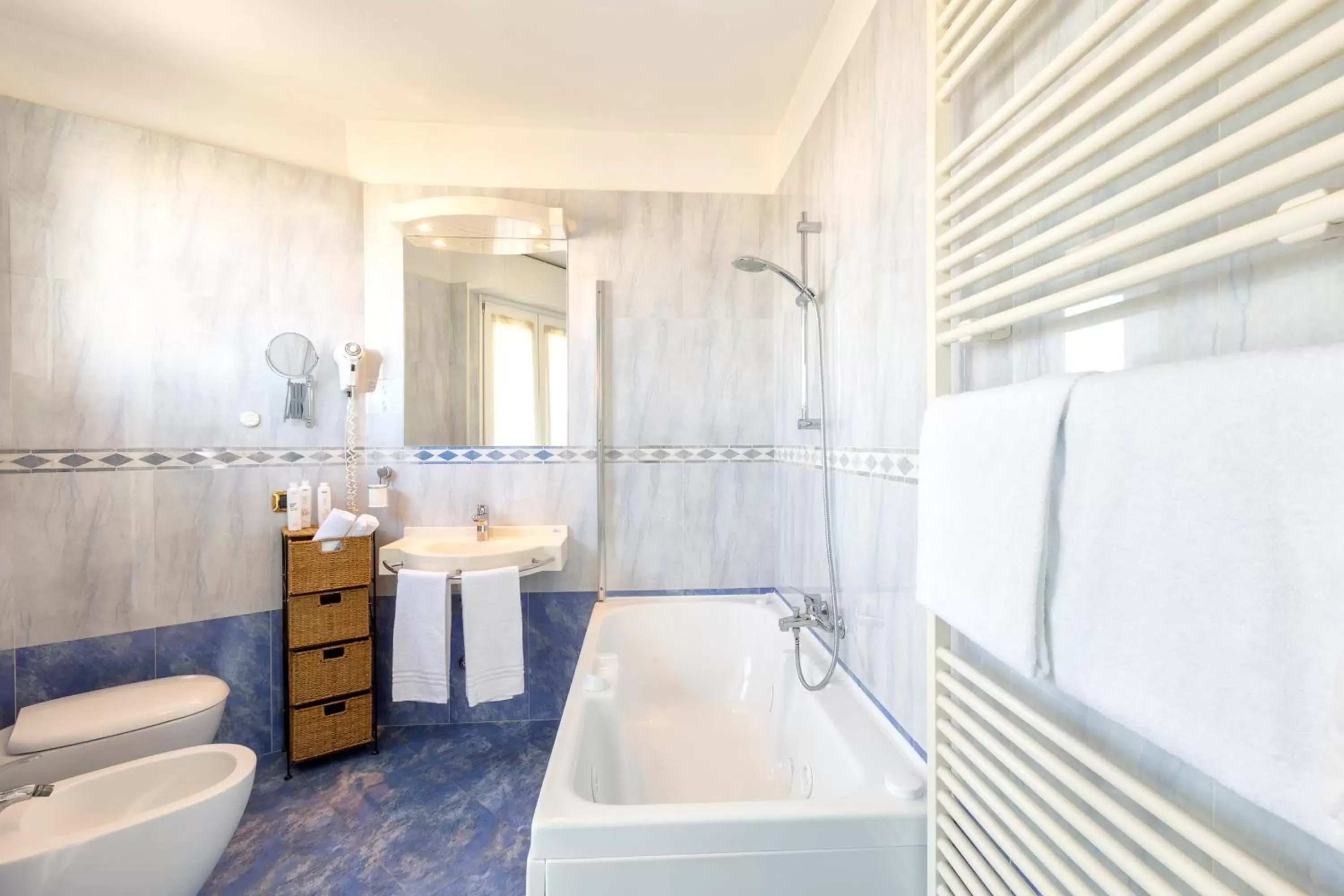Bathroom in Hotel Baia Imperiale