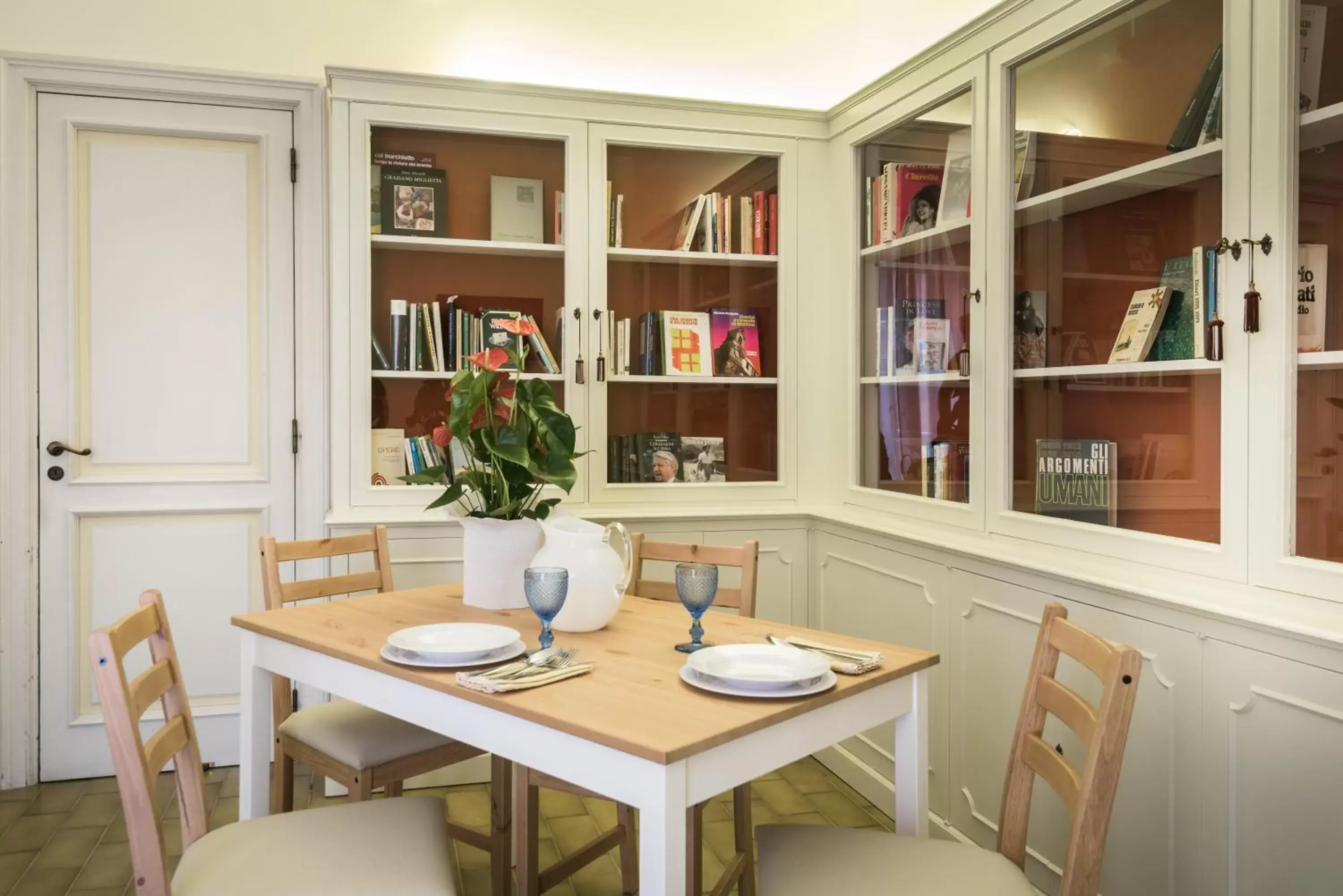 Dining Area in Suite della villa