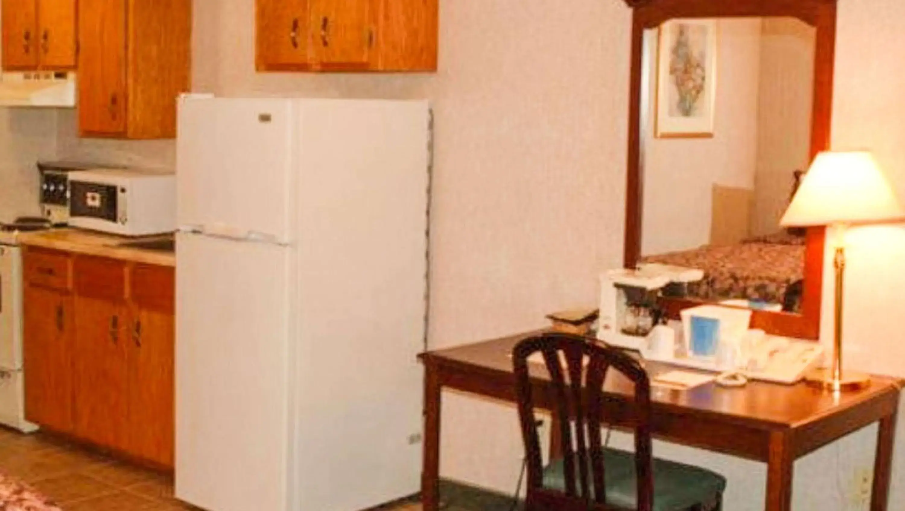 Kitchen or kitchenette, Kitchen/Kitchenette in Traveller's Inn Prince Edward Island