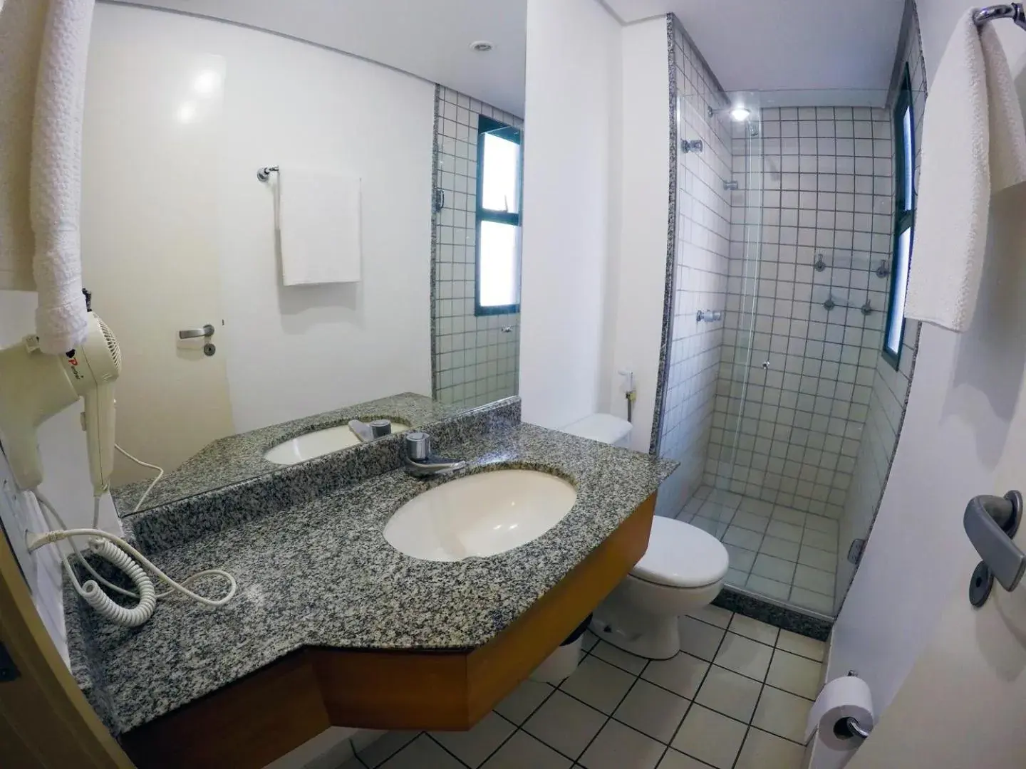 Bathroom in Hotel Costa Victória