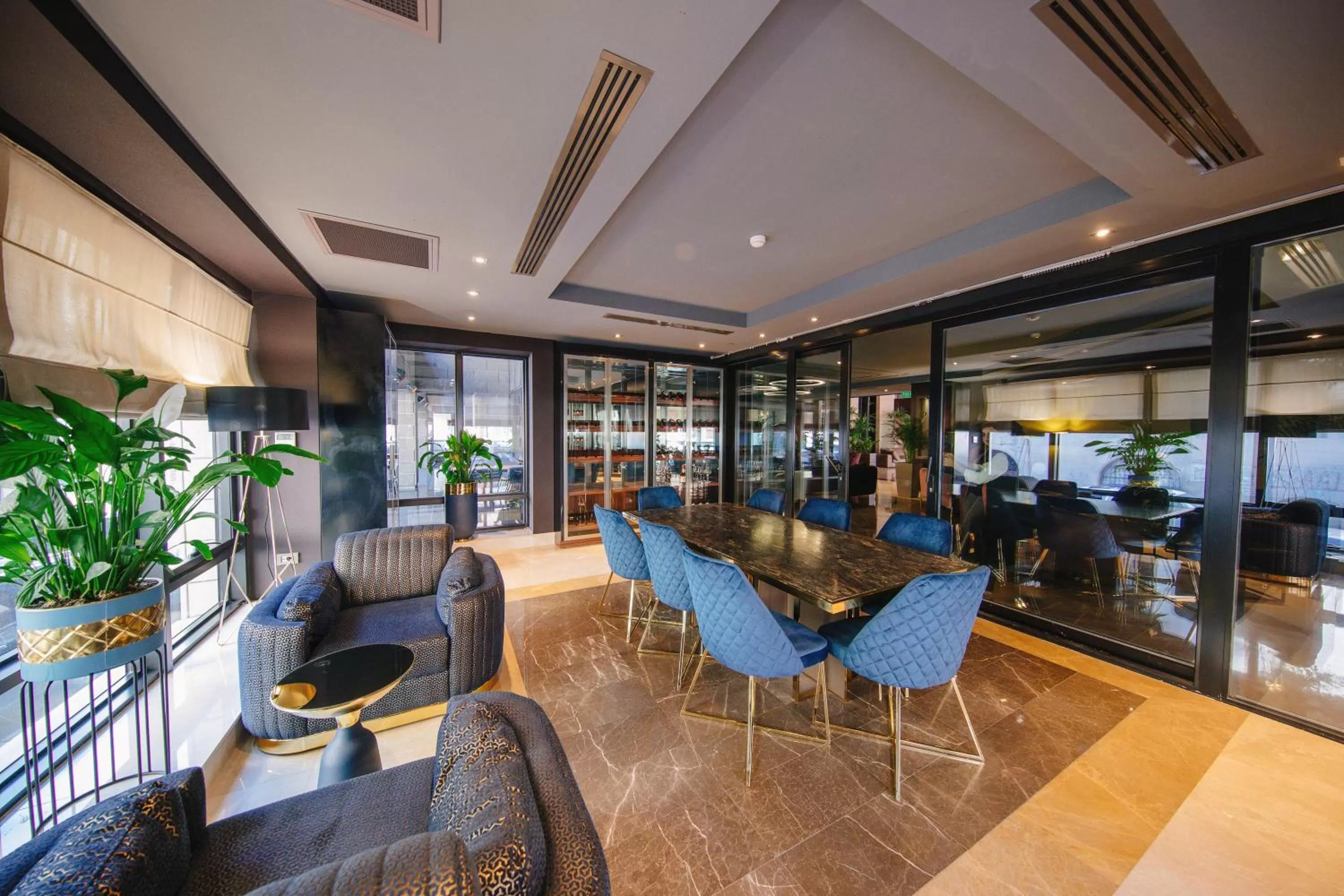 Lounge or bar in Wyndham Grand Tbilisi