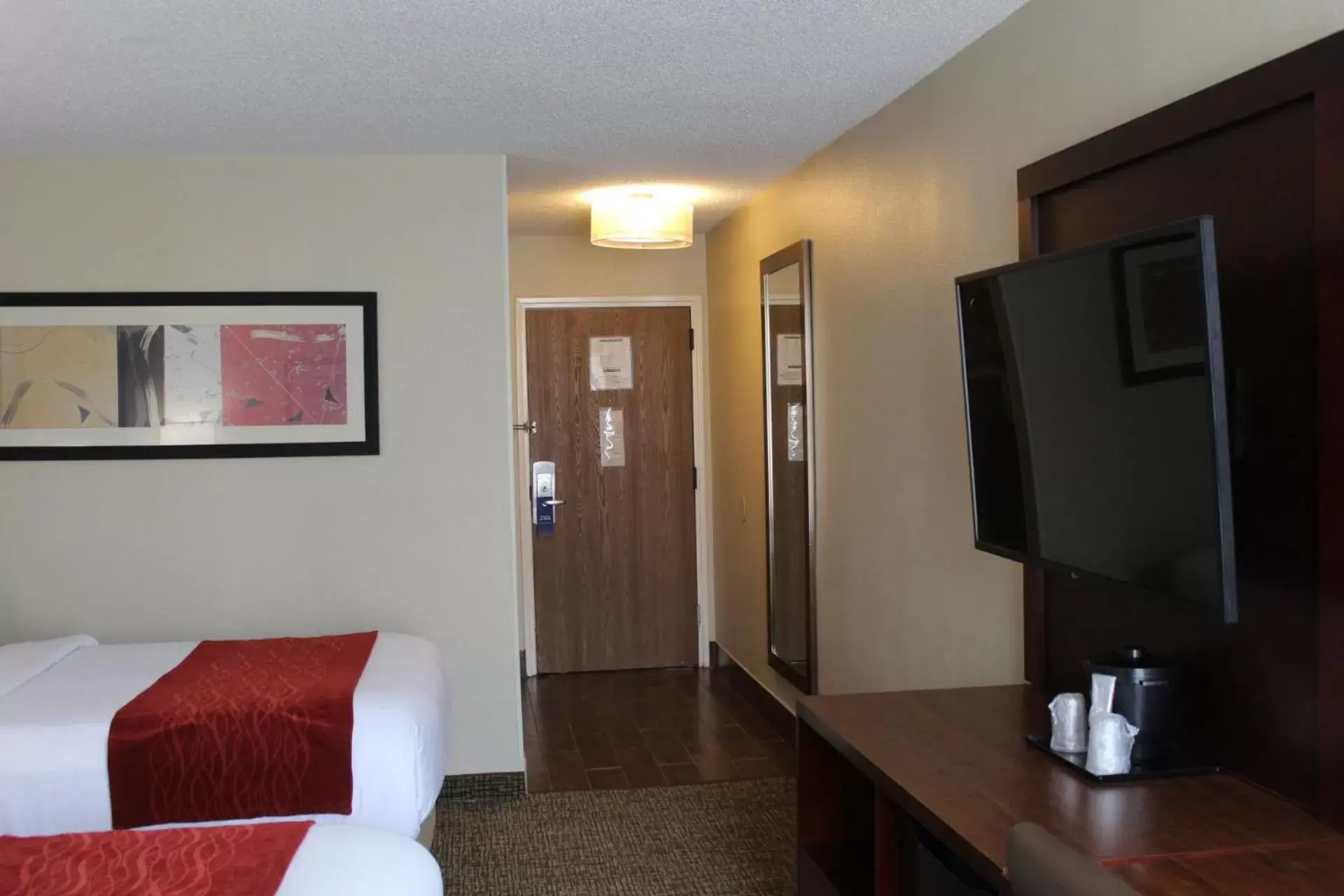 TV and multimedia, TV/Entertainment Center in Comfort Inn Laurinburg