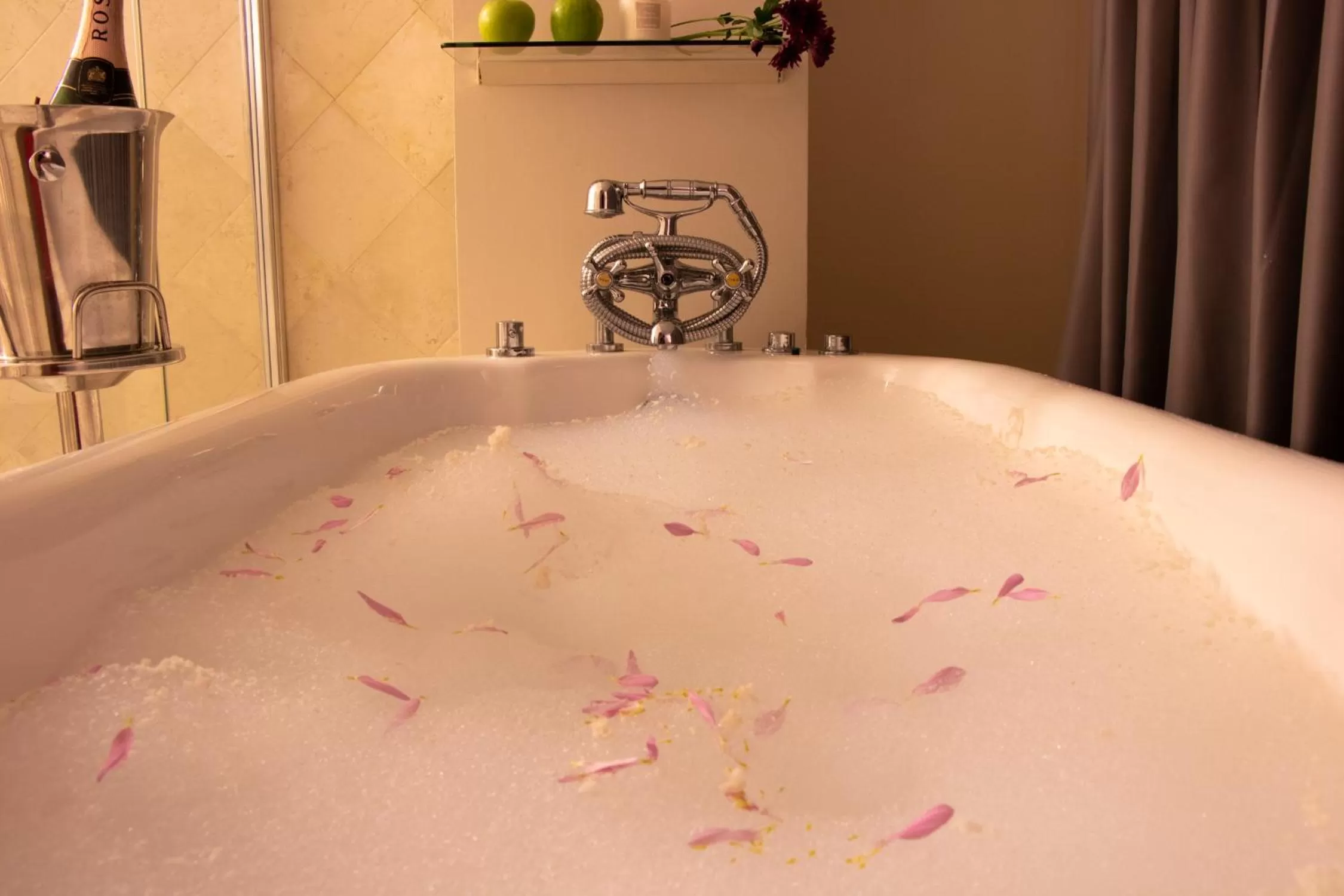 Hot Tub, Bathroom in Villa Palma Boutique Hotel
