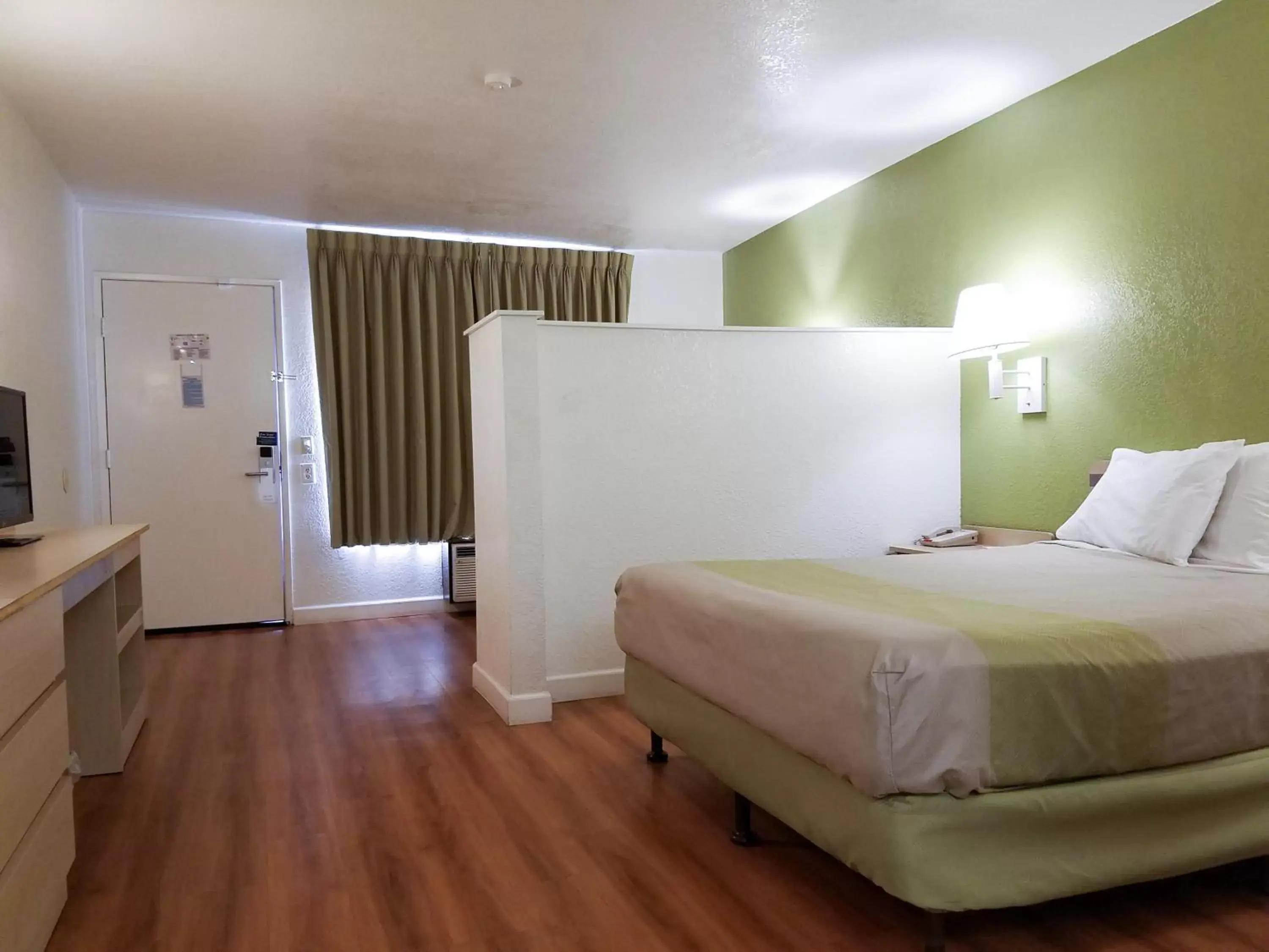 Bedroom, Room Photo in Motel 6 Hemet