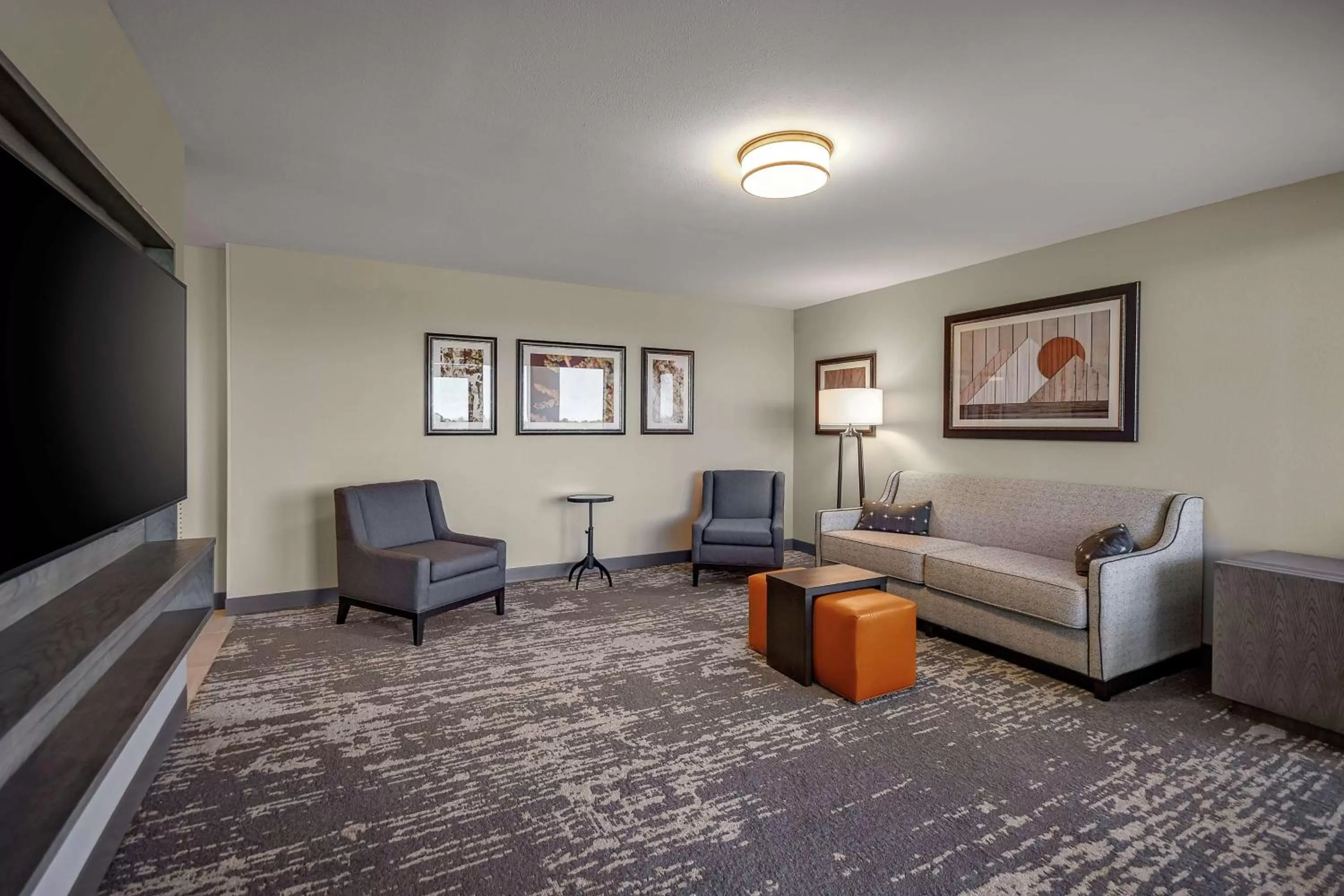 Bedroom in Embassy Suites by Hilton Jonesboro Red Wolf Convention Center