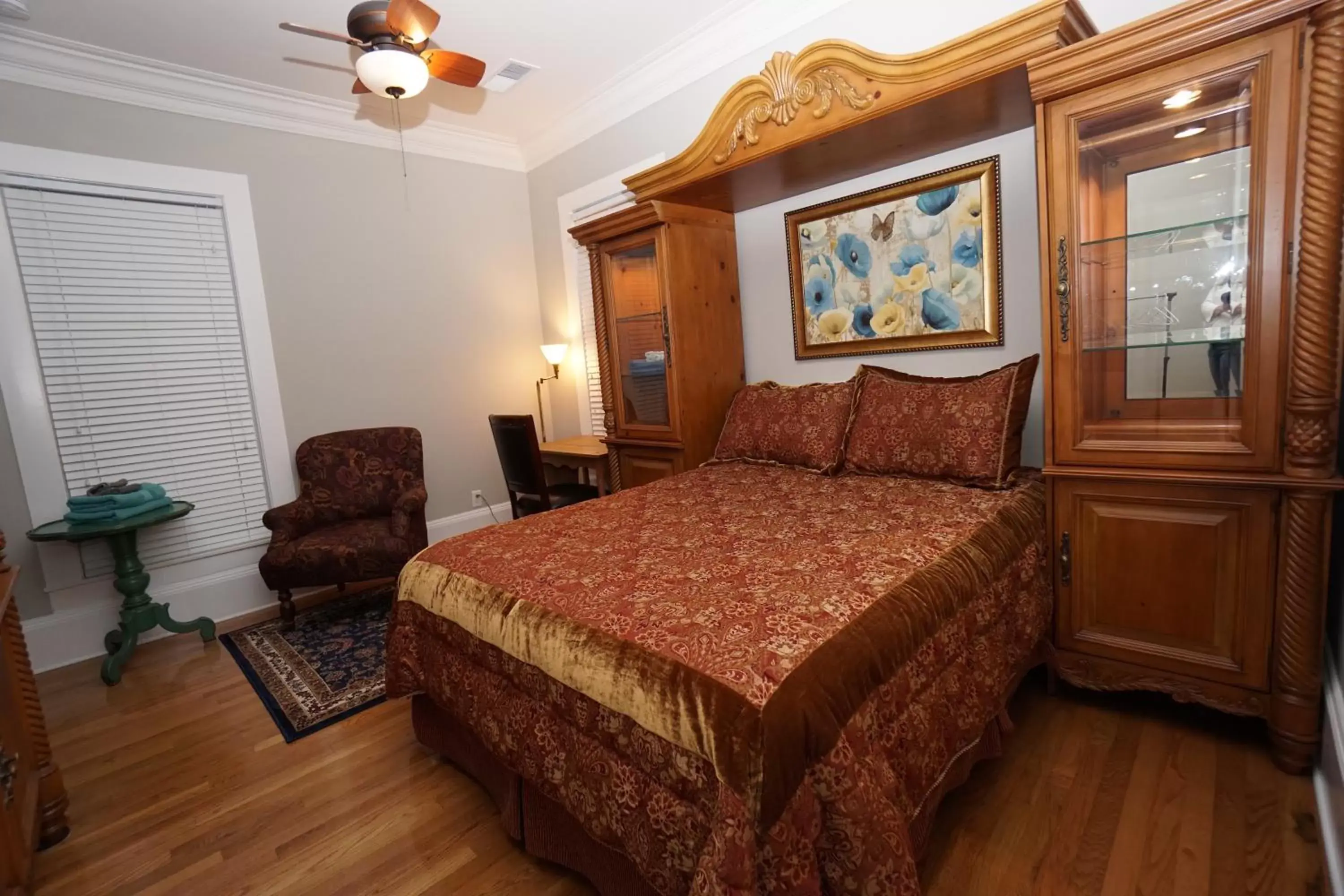 Two-Bedroom Balcony Suite Secret Stair Balcony in Paducah 1895 Washington Hotel Two-Bedroom Balcony Suite Secret Stair Balcony in Paducah 1895 Washington Hotel