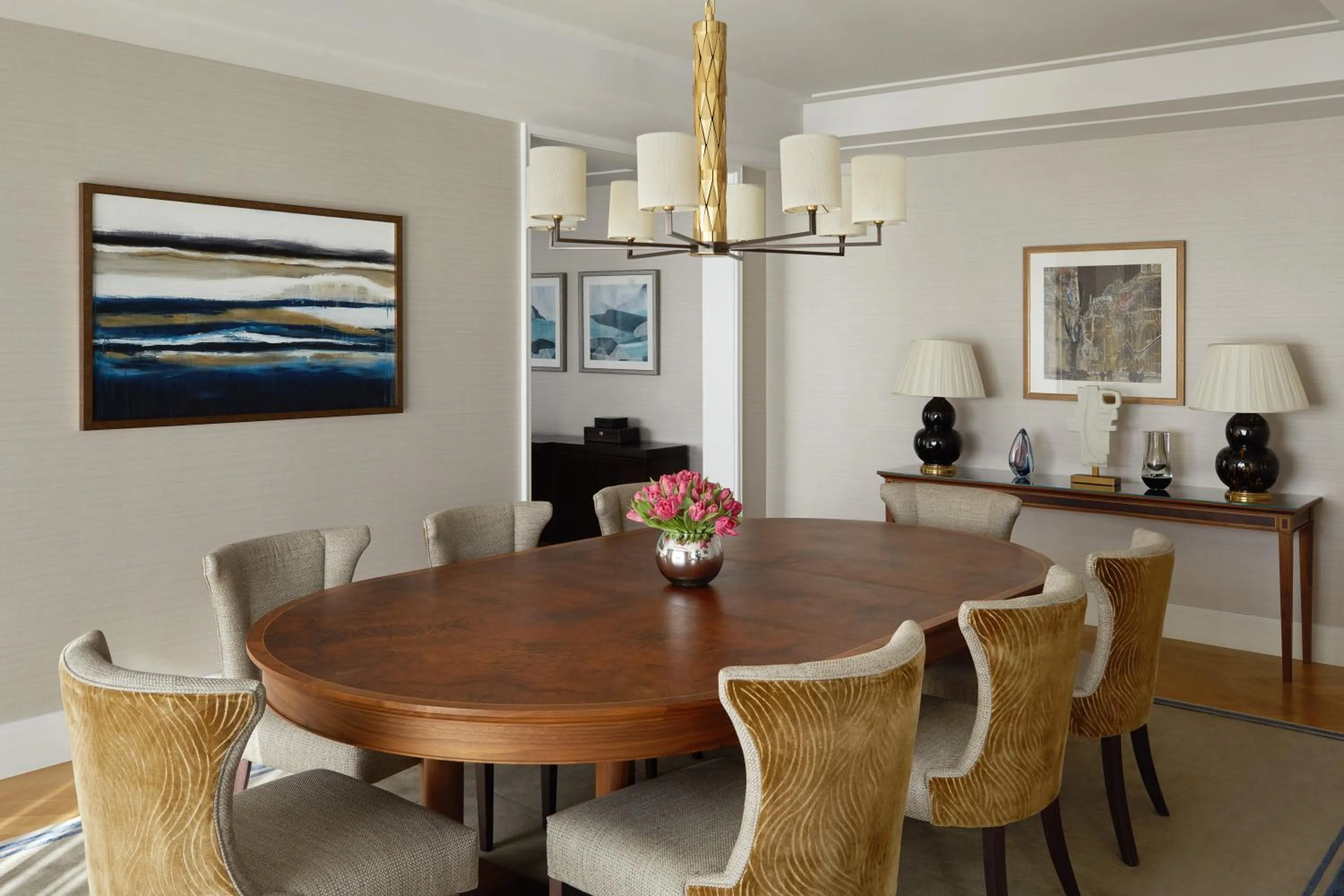 Dining area in Four Seasons Hotel London at Tower Bridge