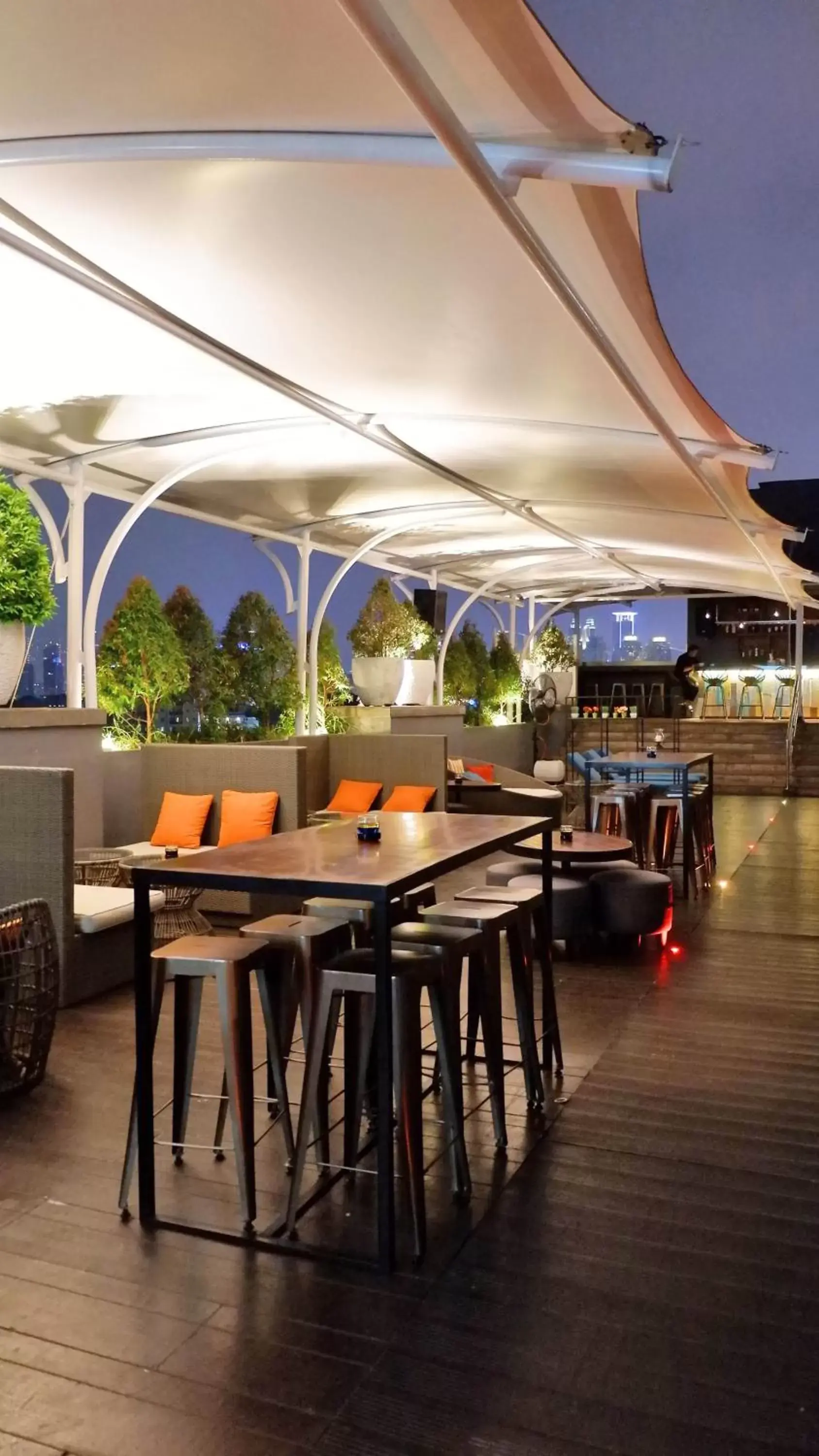 Lounge or bar, Restaurant/Places to Eat in Mercure Jakarta Cikini