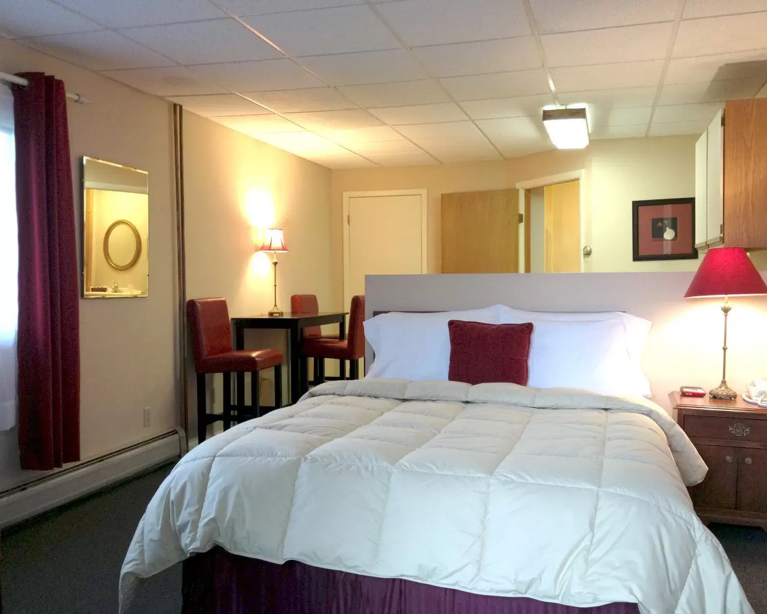 Bedroom, Bed in Vinehurst Inn & Suites