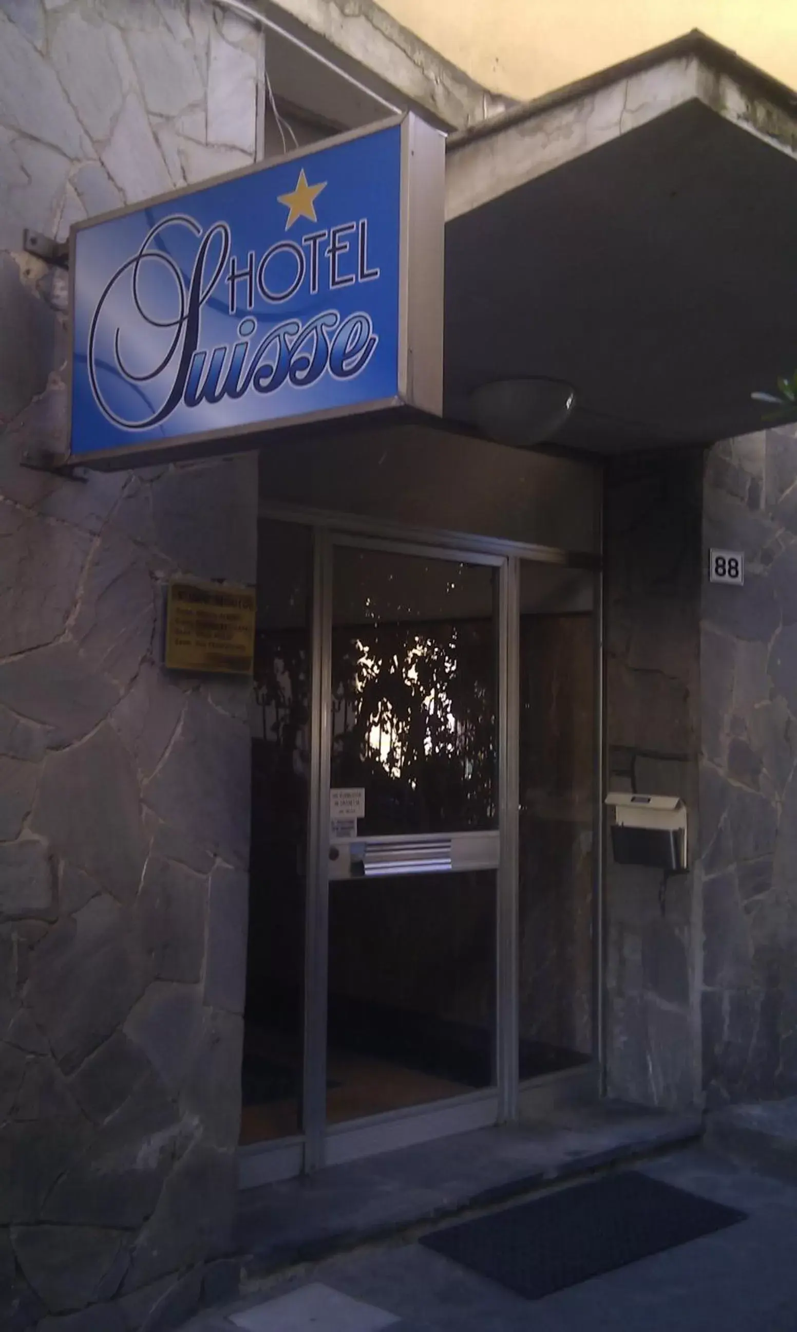 Facade/entrance in Hotel Suisse