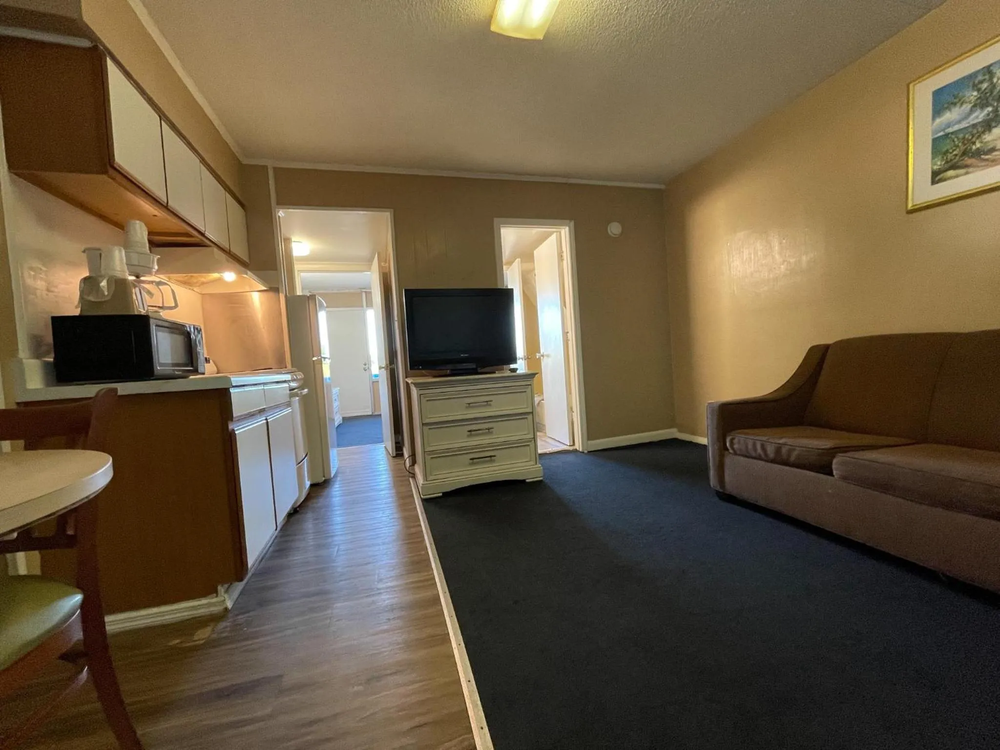 Polynesian Oceanfront Hotel