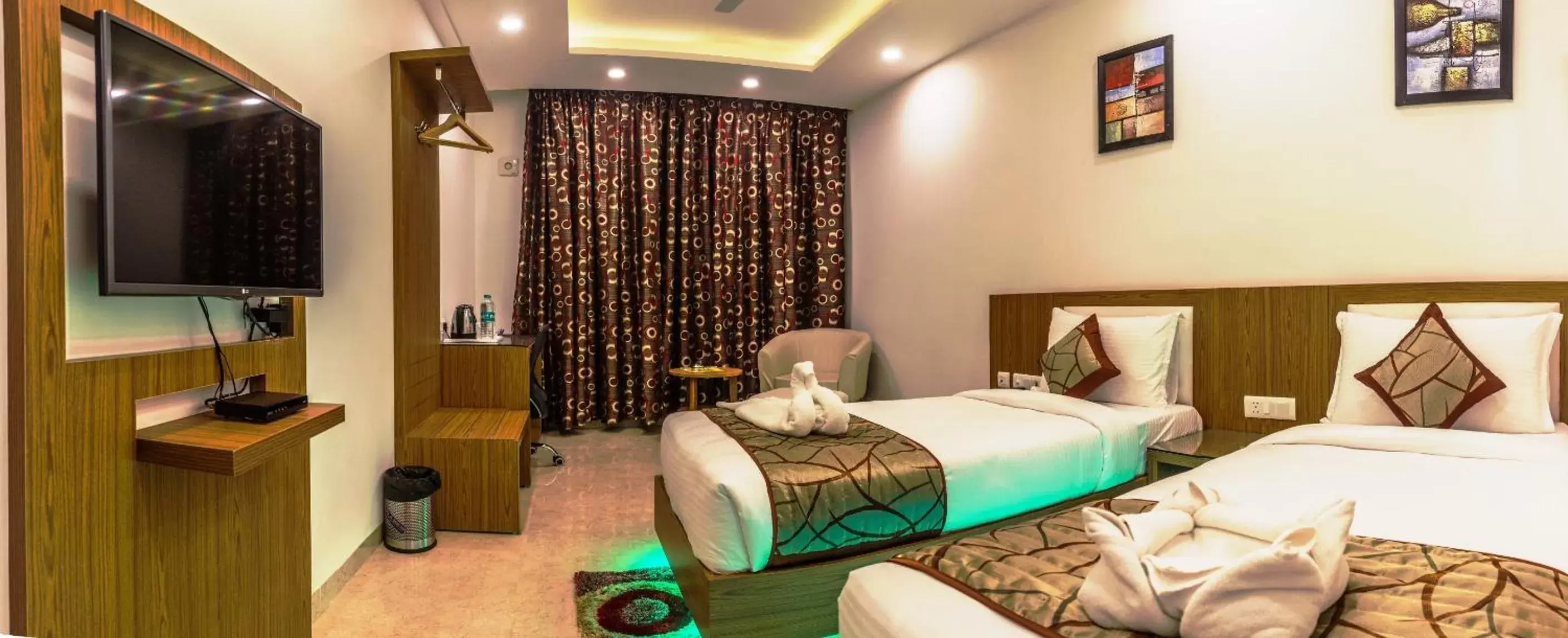 Bedroom, Bed in Hotel Suktara International Bedroom, Bed in Hotel Suktara International