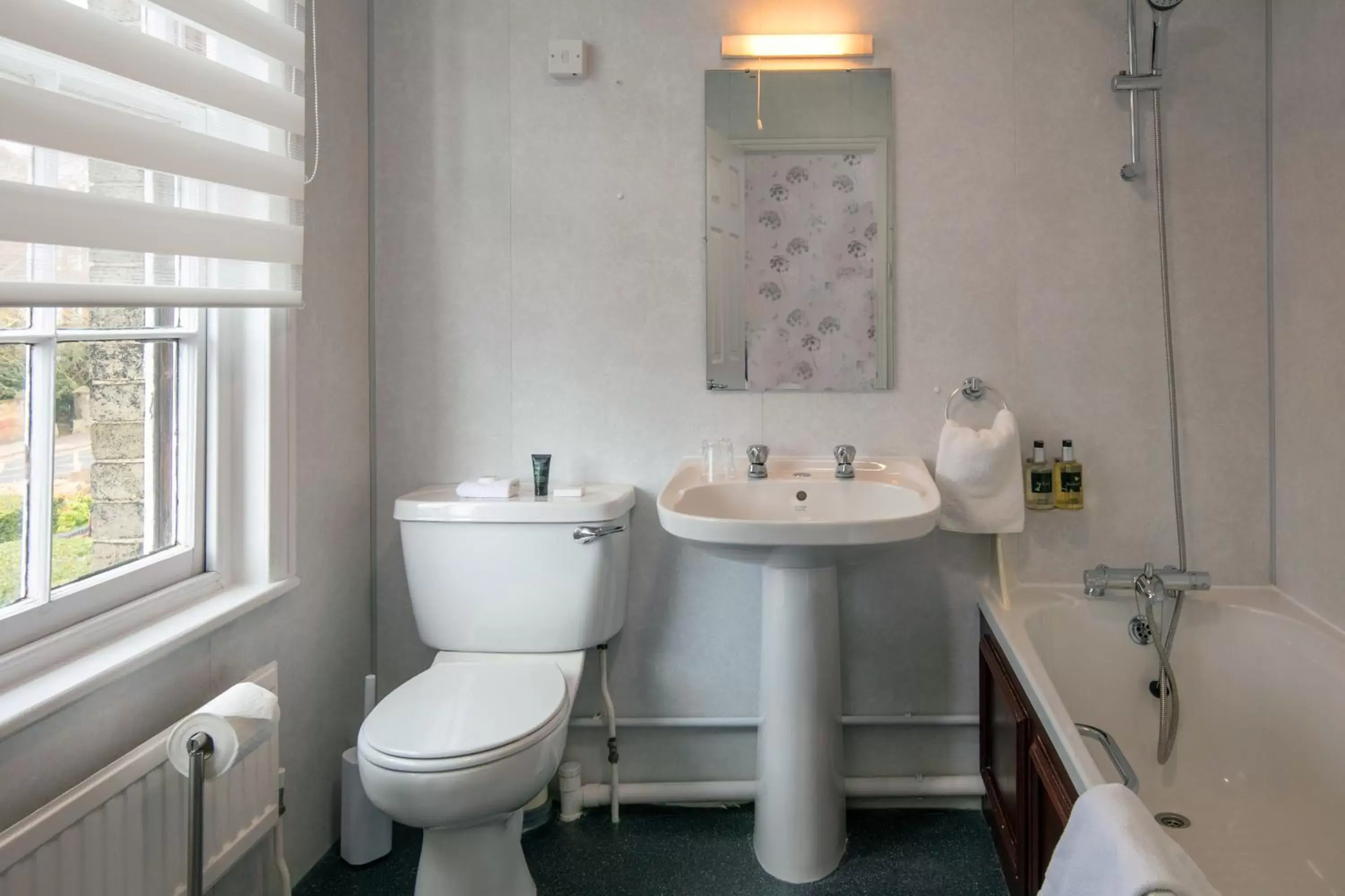 Bathroom in Best Western Annesley House Hotel