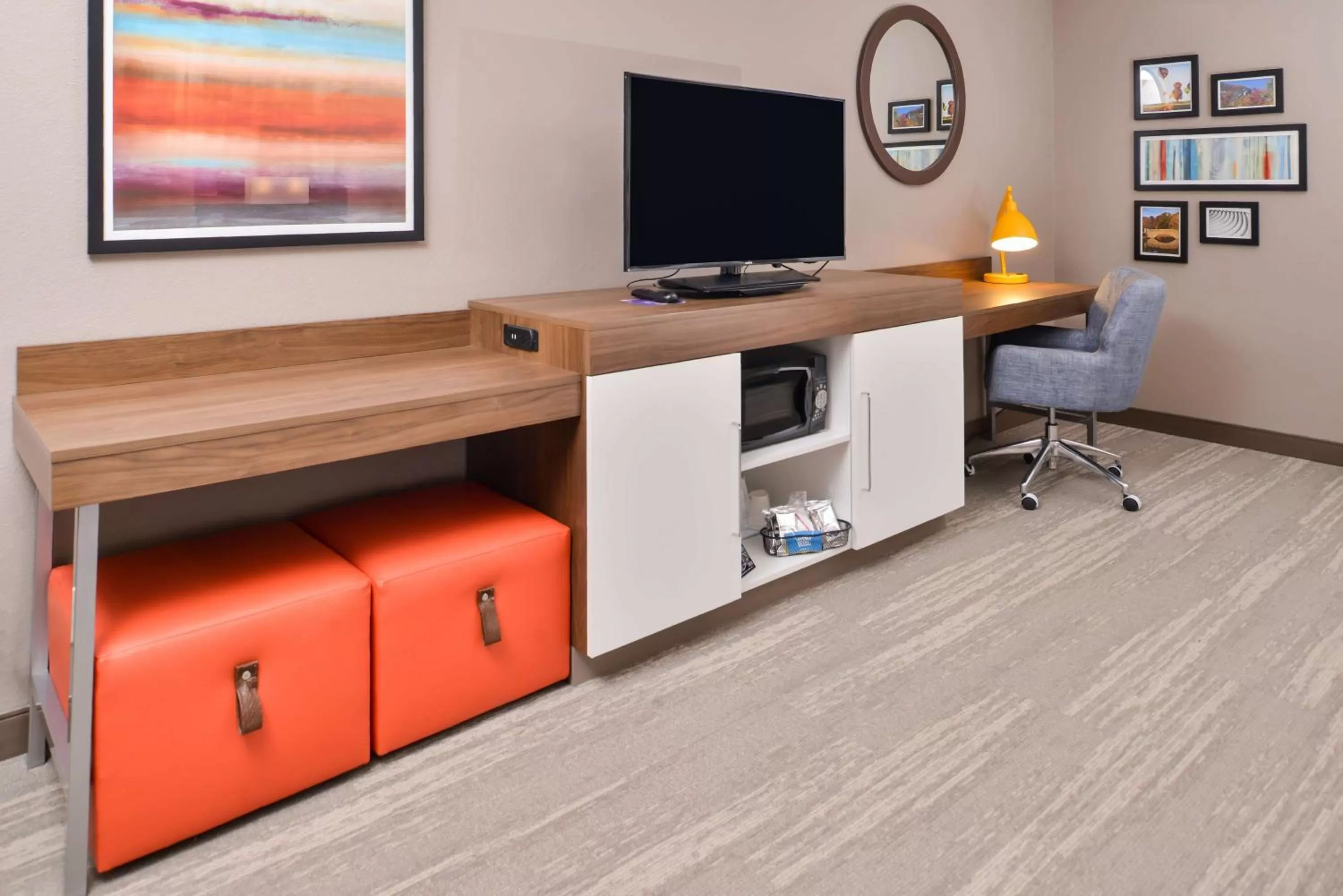 Bedroom in Hampton Inn Statesville