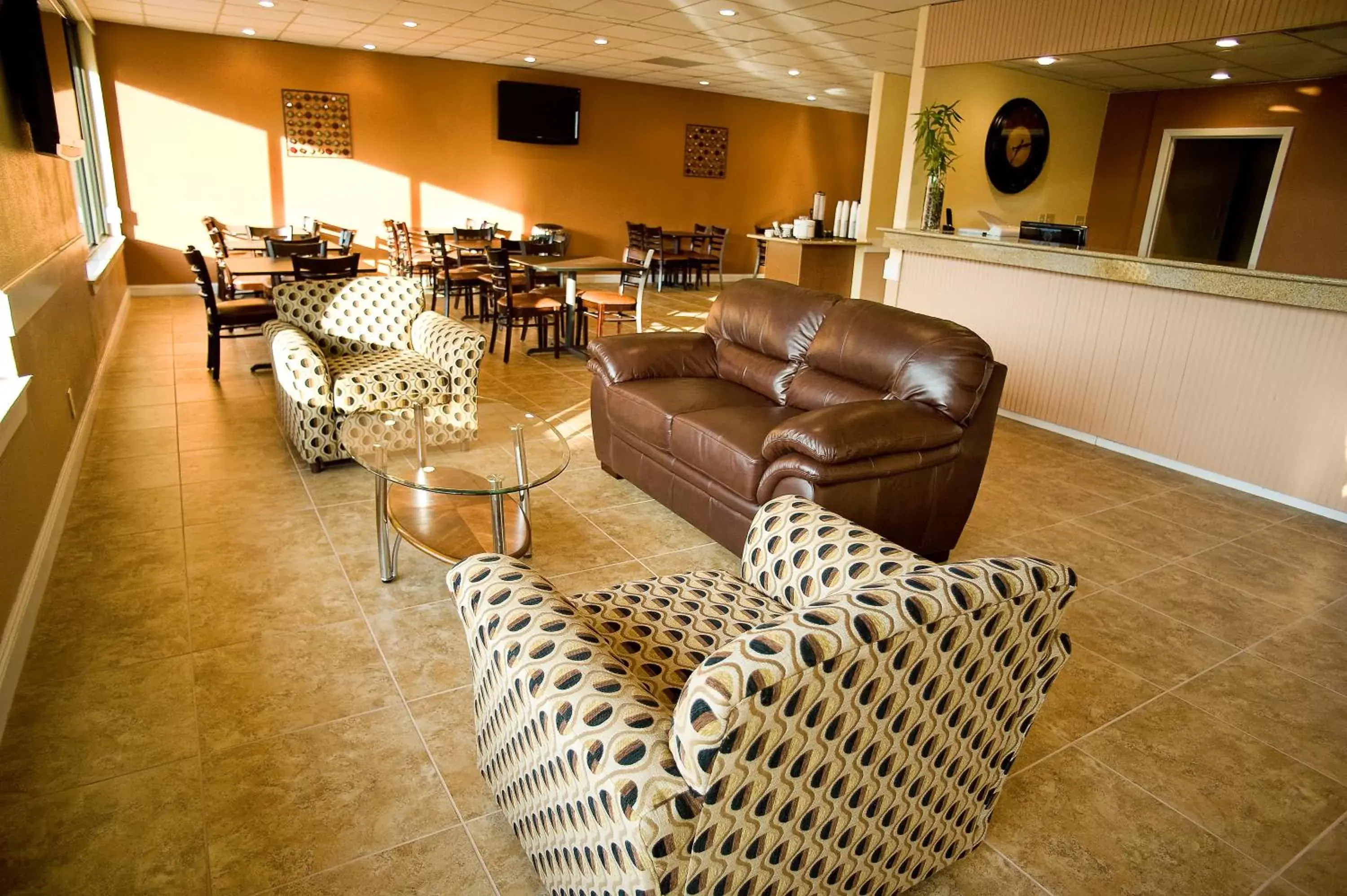Lounge/Bar in Express Inn & Suites