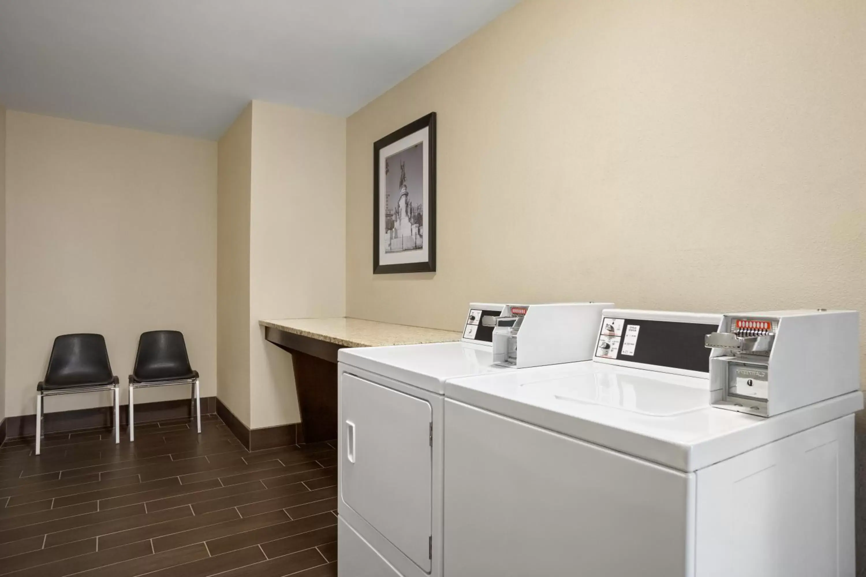 Area and facilities in La Quinta Inn & Suites by Wyndham Richmond-Midlothian