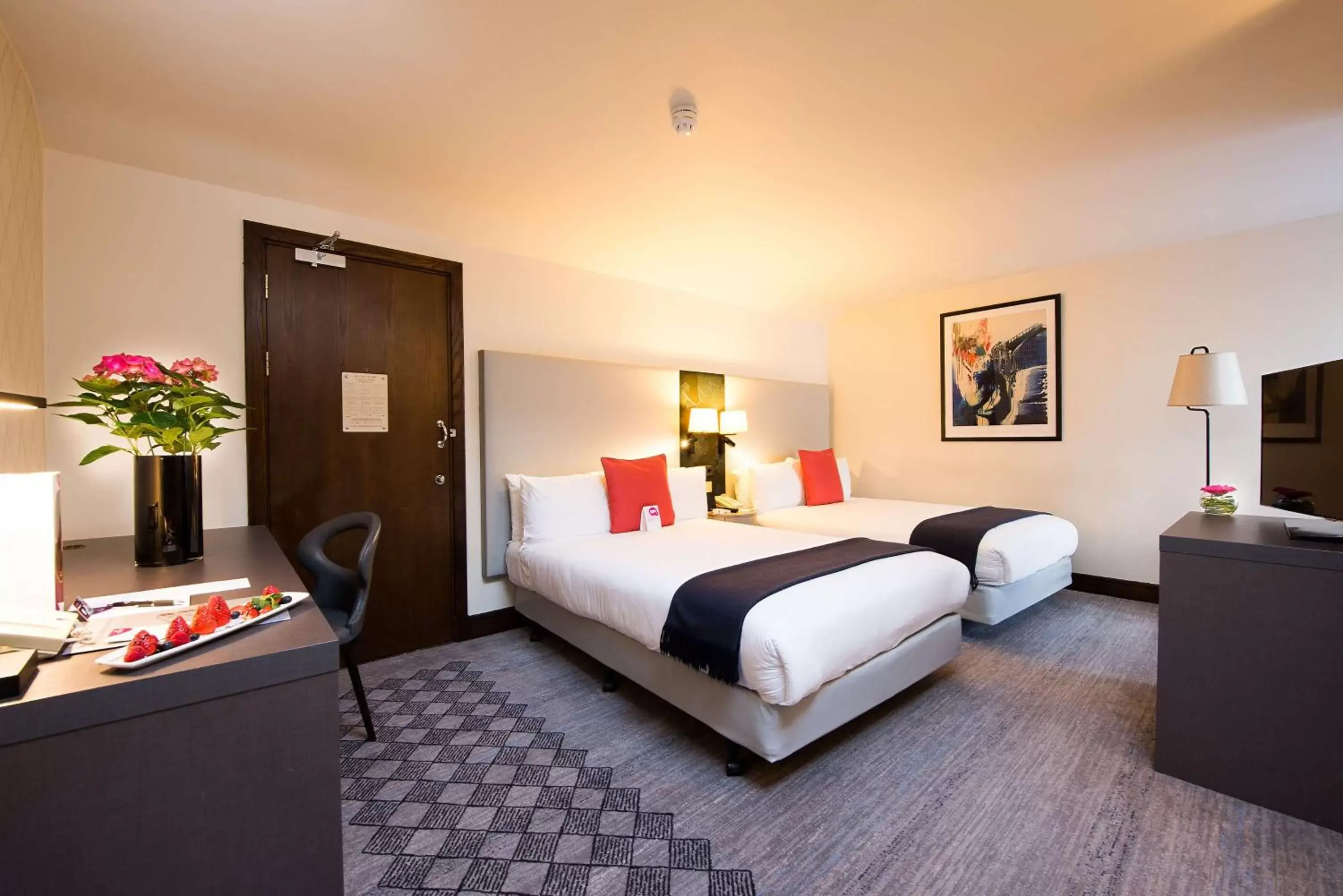 Bed in Doubletree By Hilton London Kensington