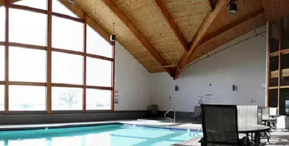 Swimming Pool in C'mon Inn & Suites Fargo