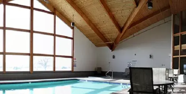 Swimming pool in C'mon Inn & Suites Fargo Swimming pool in C'mon Inn & Suites Fargo