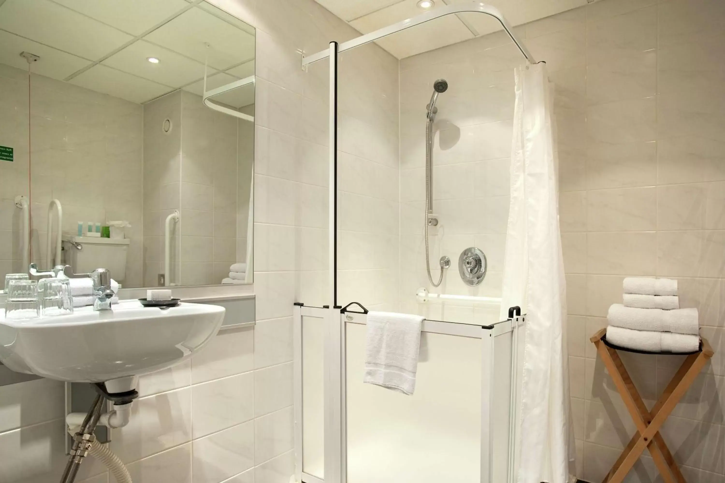 Bathroom in Hilton London Euston