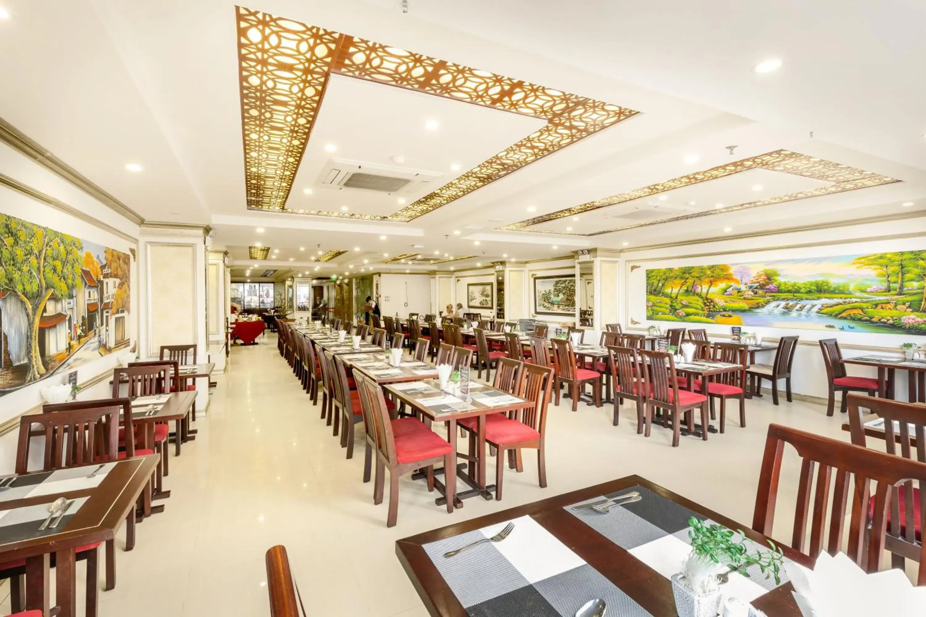 Restaurant/Places to Eat in Paris Nha Trang Hotel