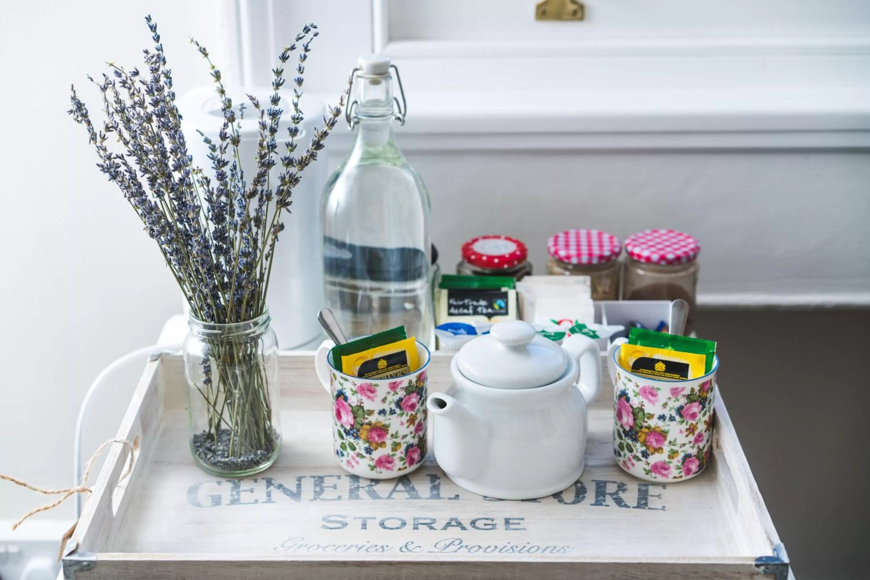 Coffee/tea facilities in The Henry Guest House