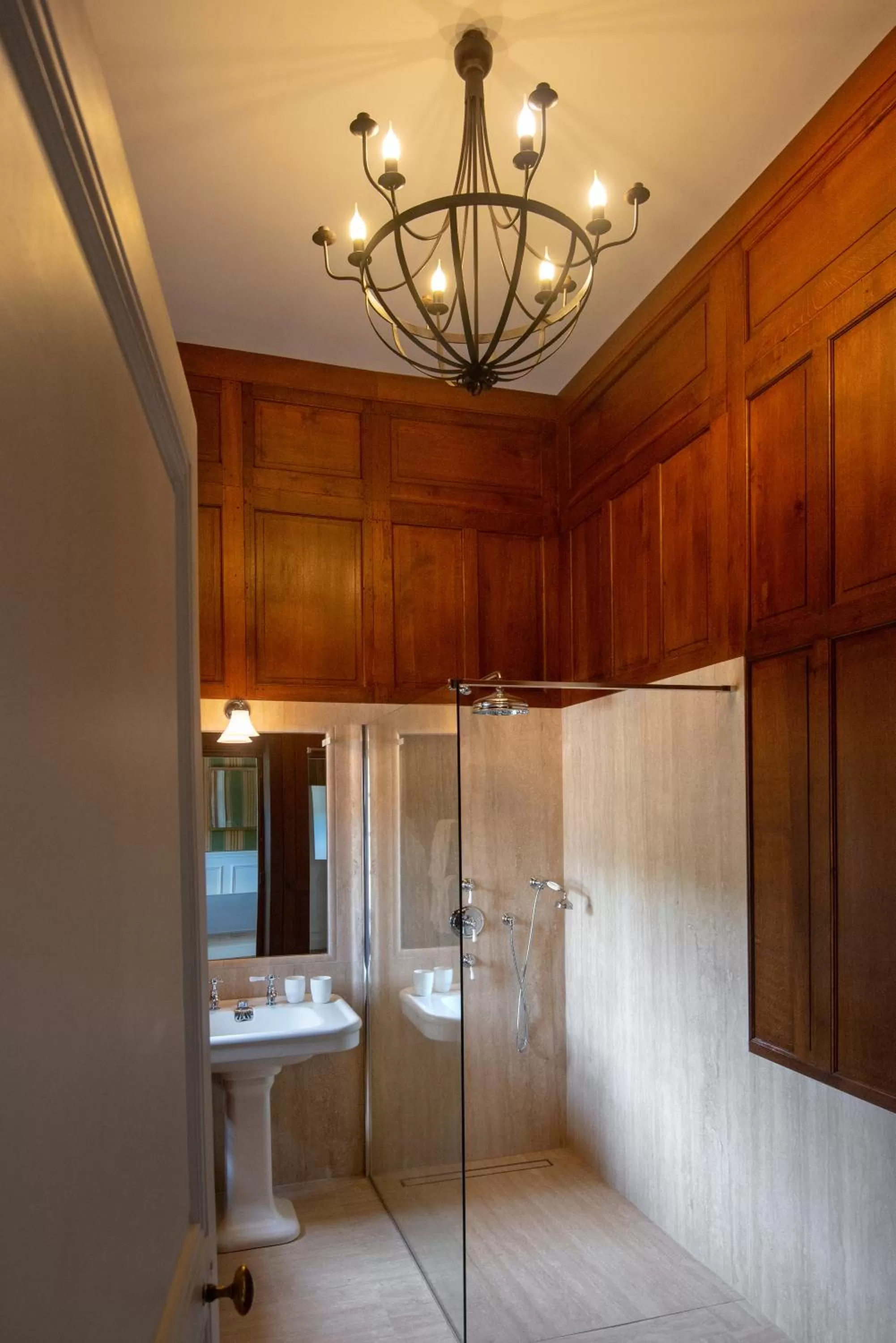 Shower in Château-Hôtel de Bourron