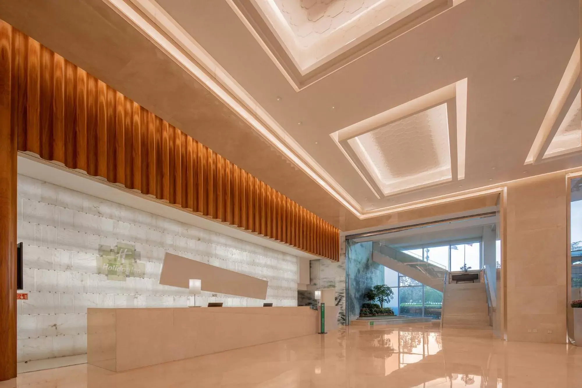 Lobby or reception in Holiday Inn Beijing Focus Square, an IHG Hotel