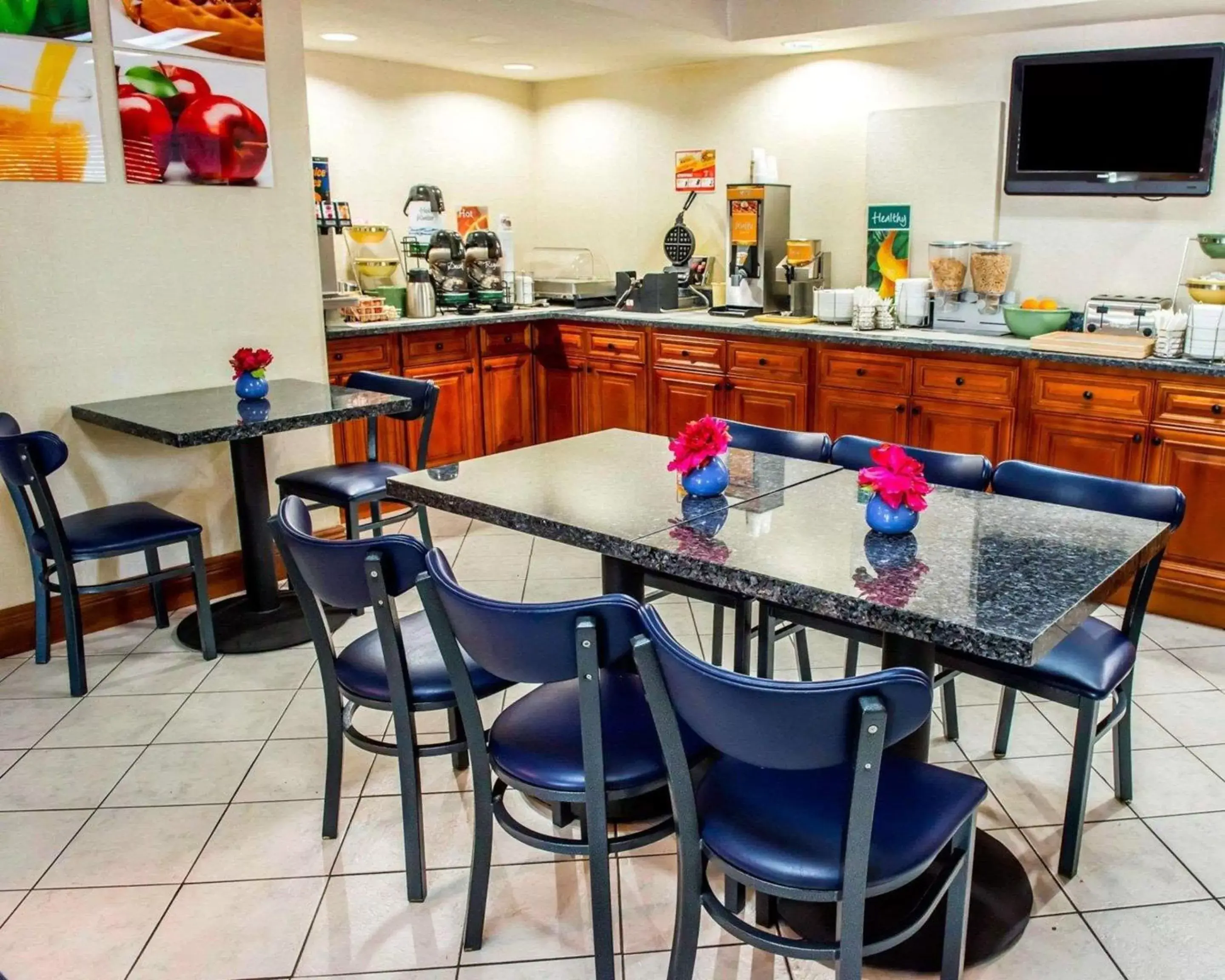Restaurant/Places to Eat in Quality Inn & Suites North Gibsonia