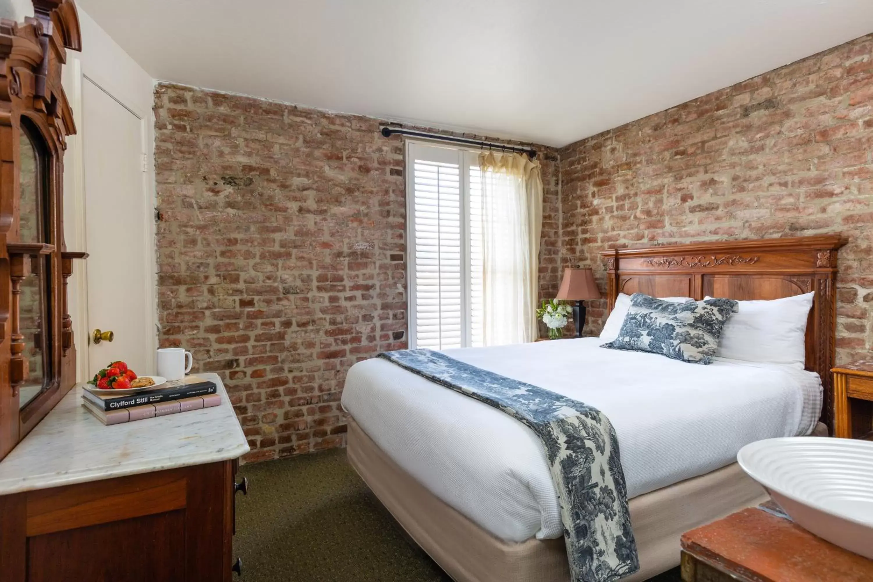 Bed in Maison Fleurie, A Four Sisters Inn