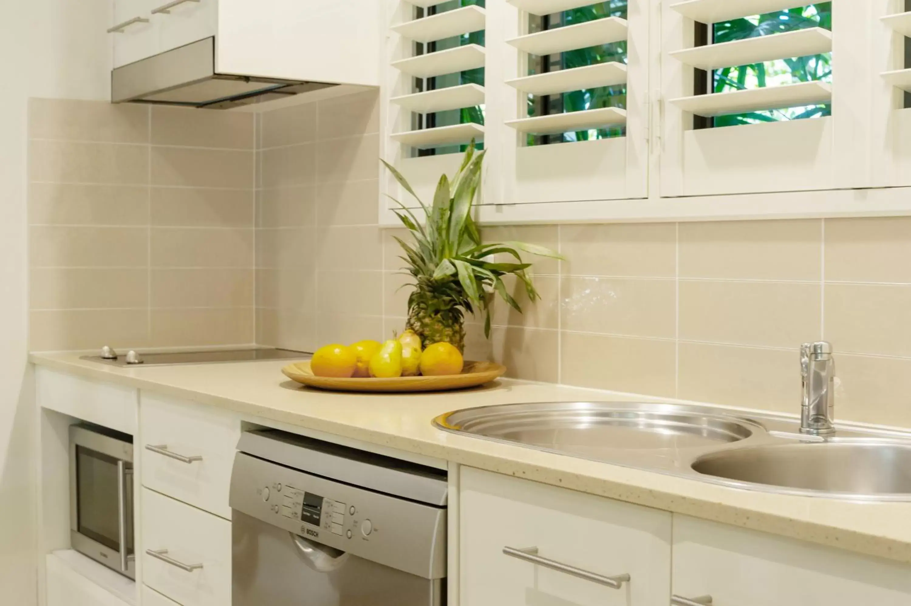 Kitchen or kitchenette, Kitchen/Kitchenette in Shantara Resort Port Douglas - Adults Only Retreat