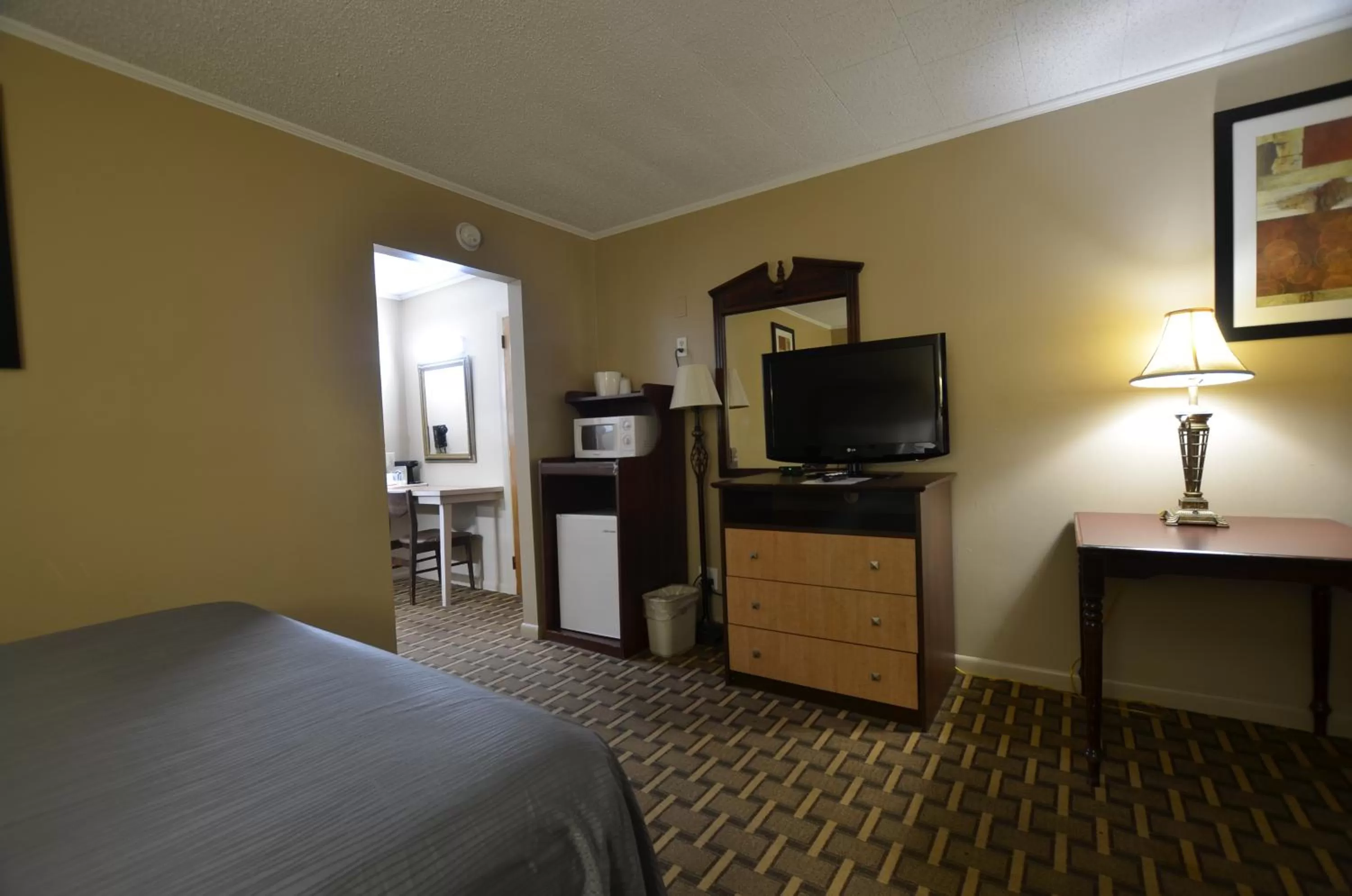 Bed in Travelowes Motel - Maggie Valley