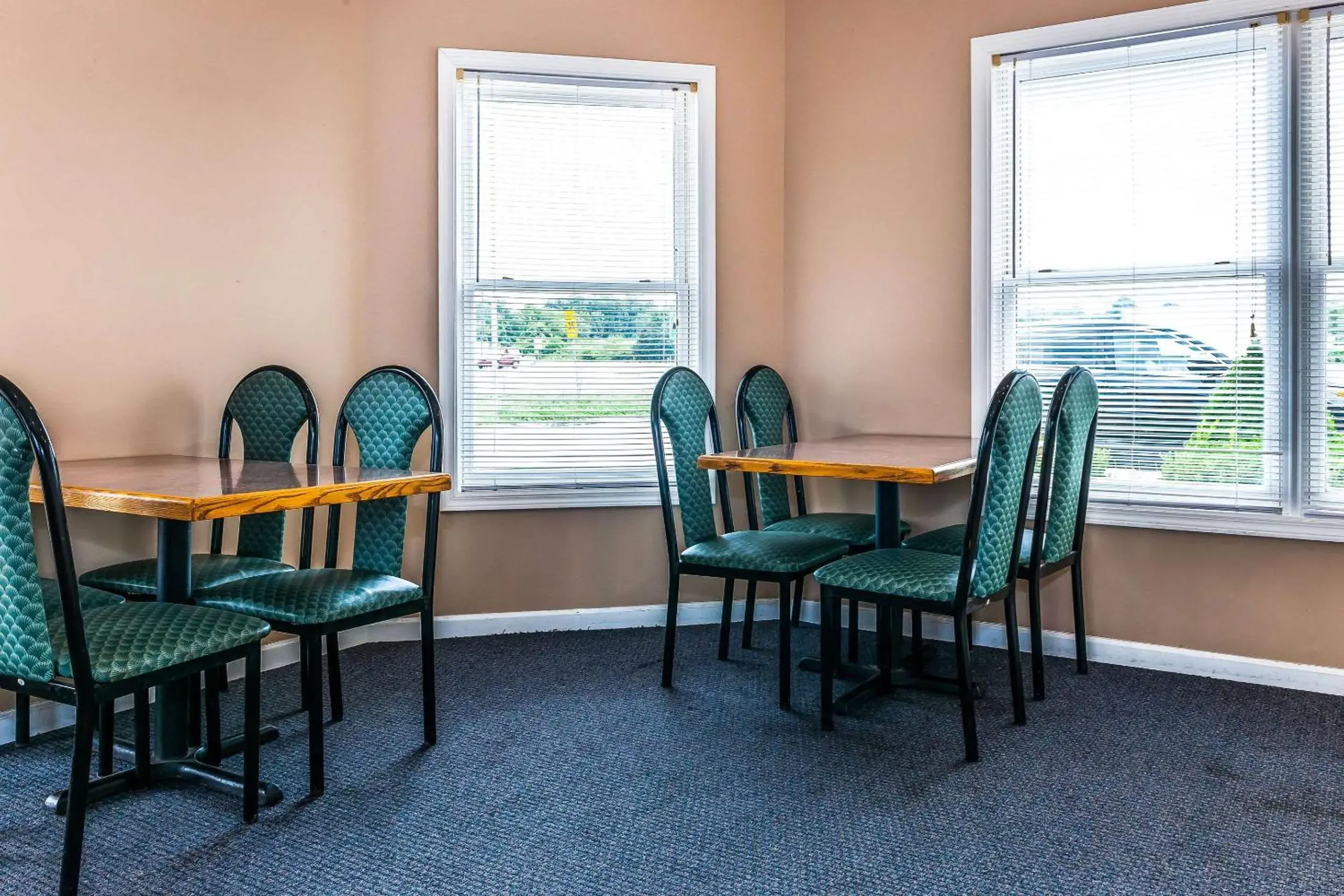 Restaurant/places to eat, Dining Area in Econo Lodge Vincennes