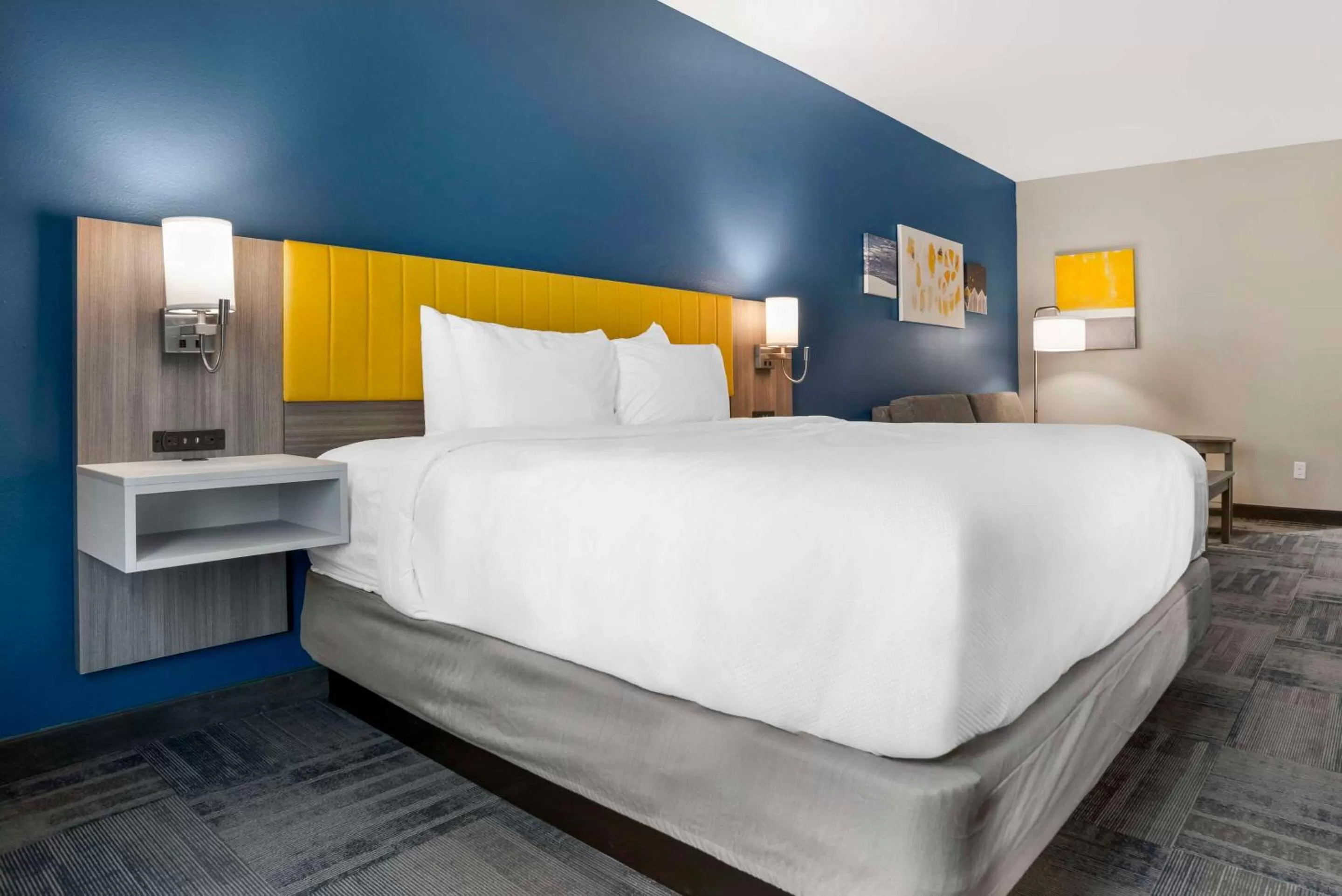 Bedroom, Bed in Comfort Inn & Suites Destin near Henderson Beach