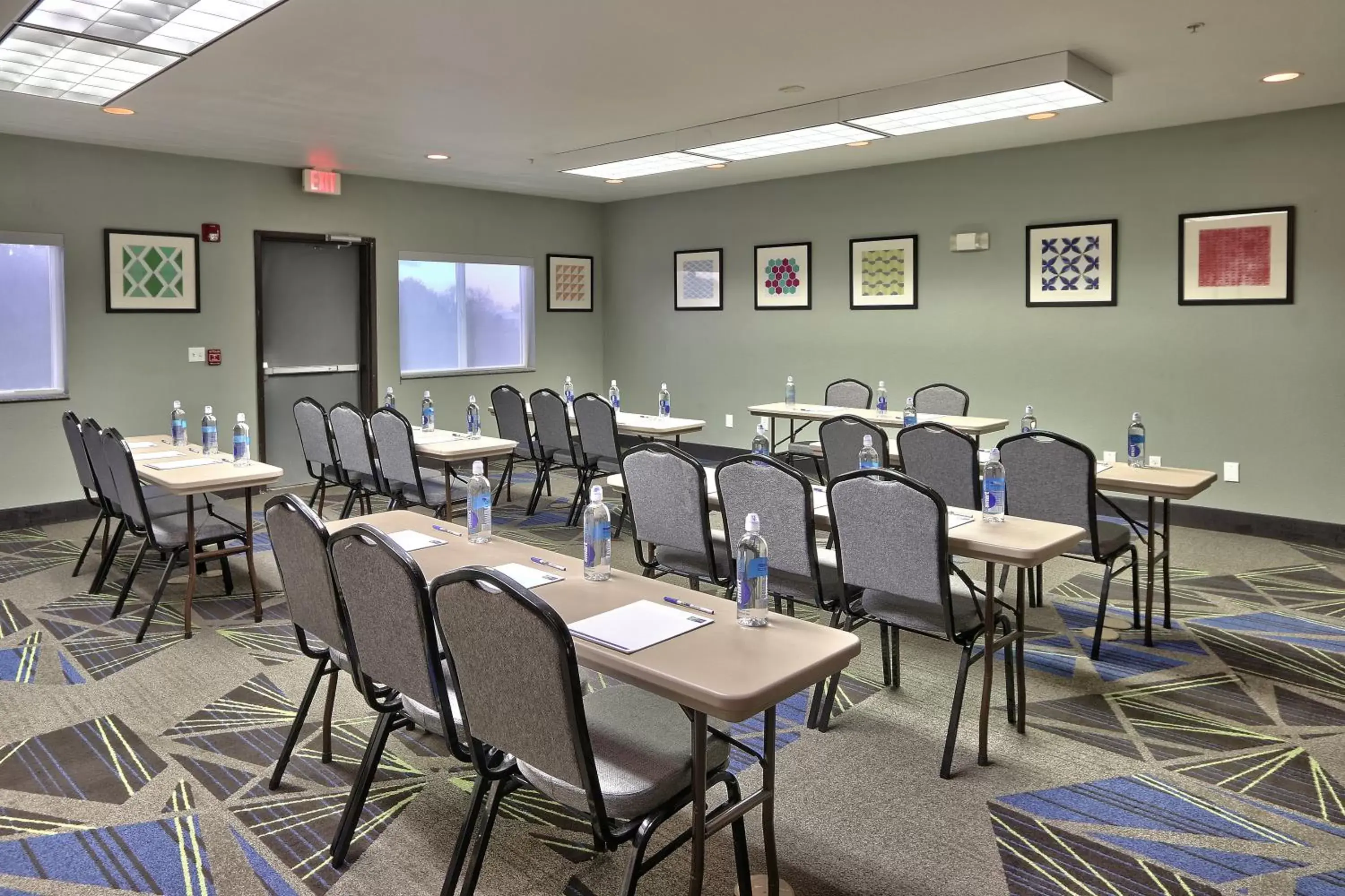 Meeting/conference room in Holiday Inn Express & Suites Portales, an IHG Hotel