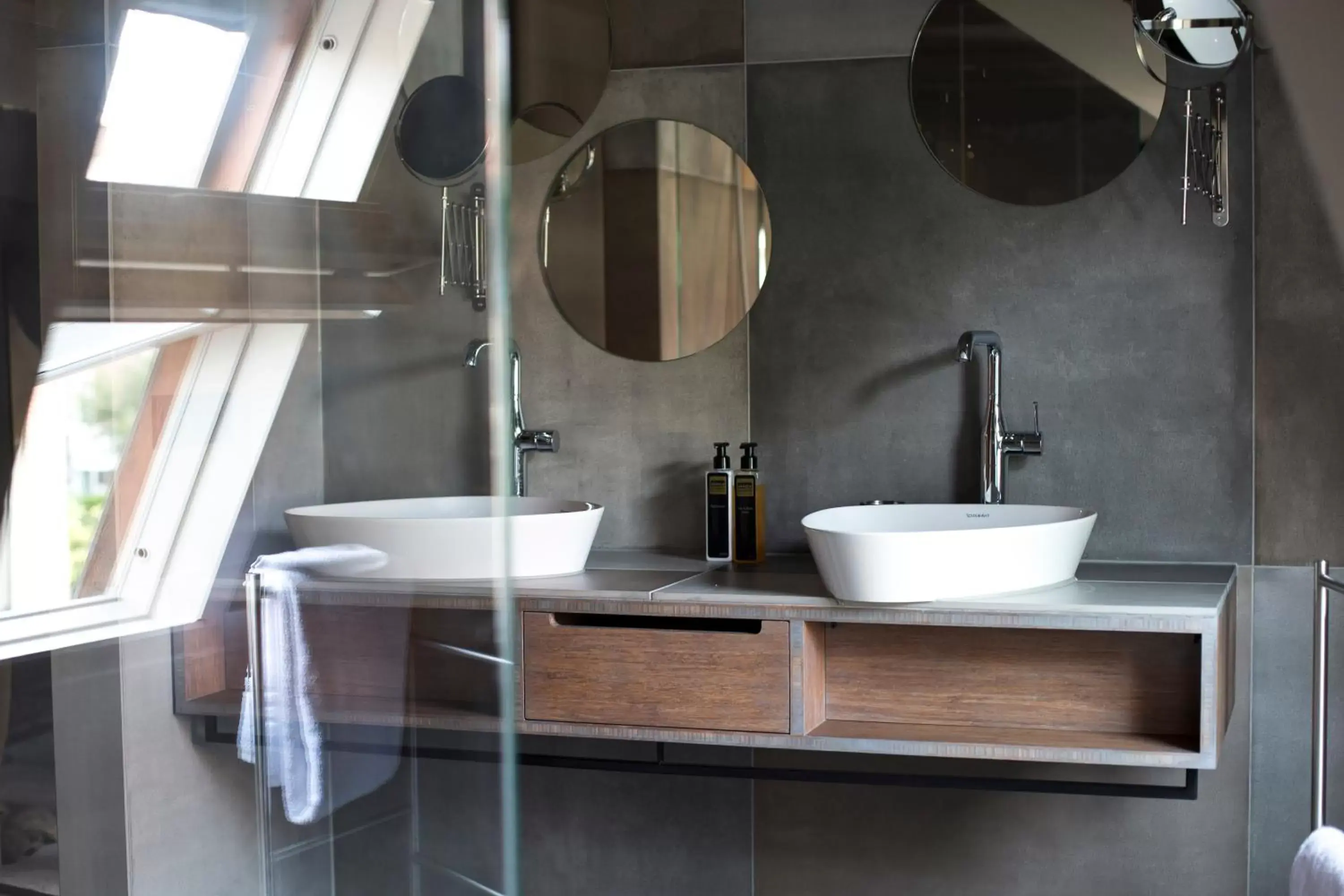 Shower, Bathroom in Boutiquehotel Staats